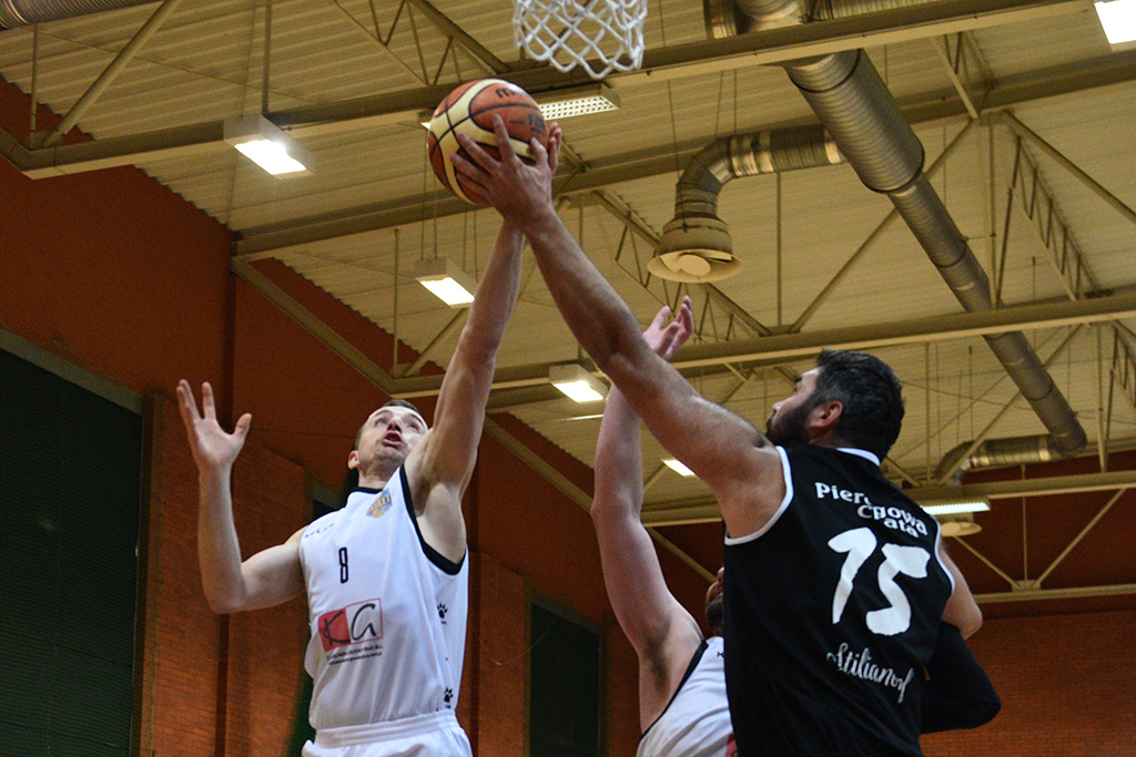 Basket Legnica przegrał we własnej hali ze Szczawnem Zdrój