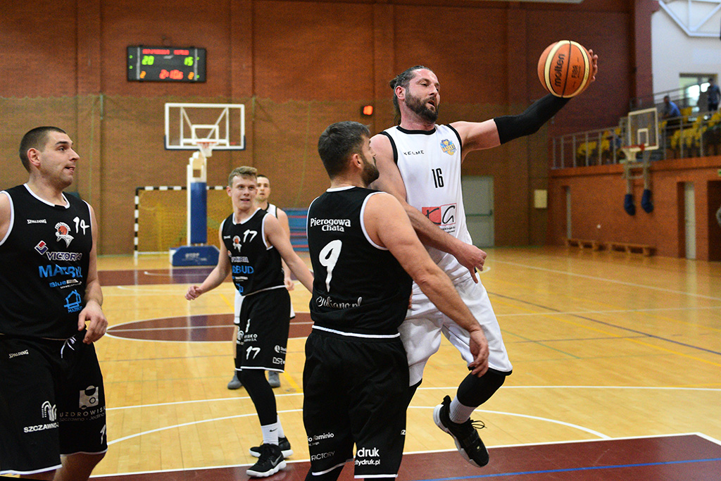 Basket Legnica przegrał we własnej hali ze Szczawnem Zdrój