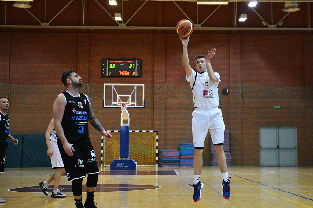 Basket Legnica przegrał we własnej hali ze Szczawnem Zdrój