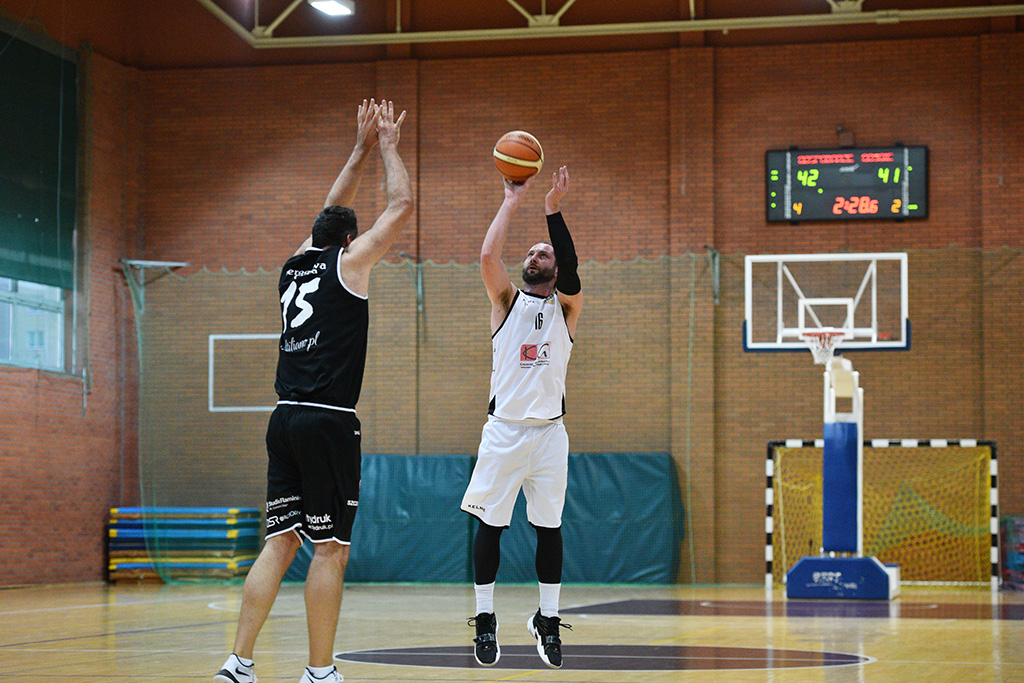 Basket Legnica przegrał we własnej hali ze Szczawnem Zdrój