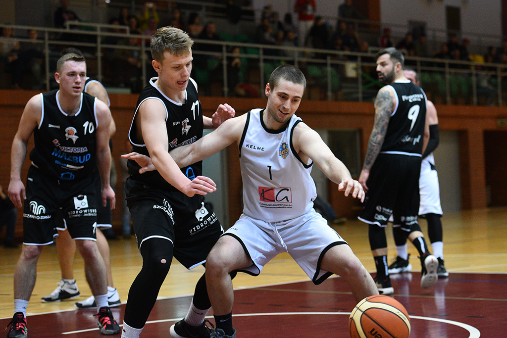 Basket Legnica przegrał we własnej hali ze Szczawnem Zdrój