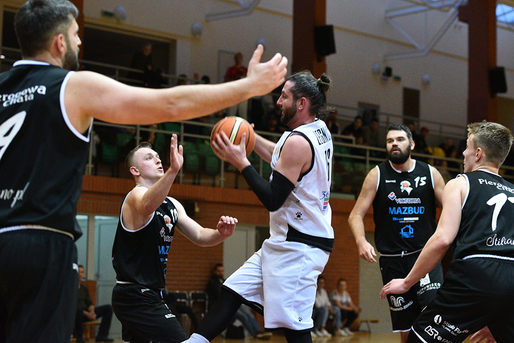 Basket Legnica przegrał we własnej hali ze Szczawnem Zdrój