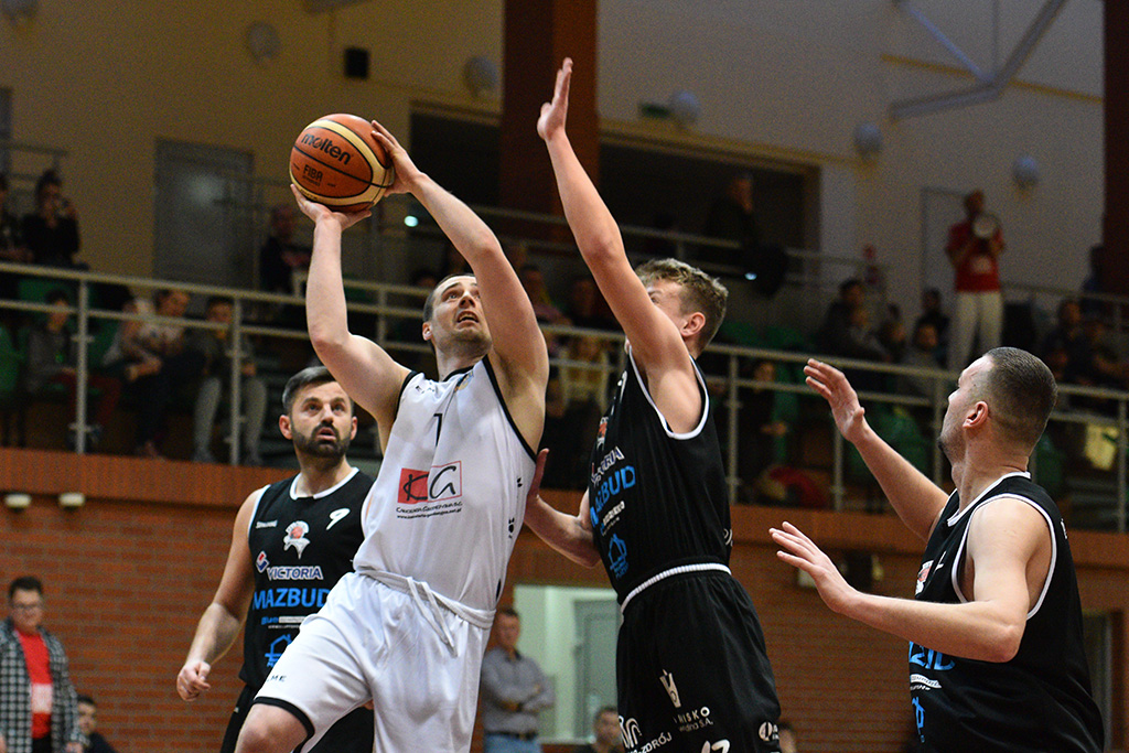 Basket Legnica przegrał we własnej hali ze Szczawnem Zdrój