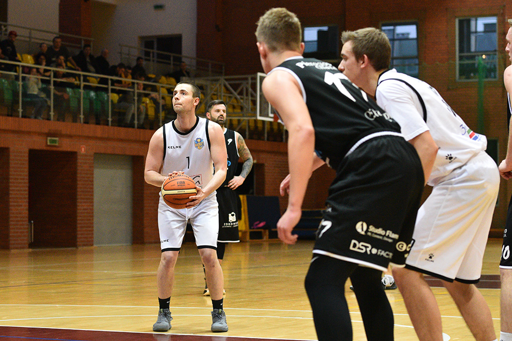 Basket Legnica przegrał we własnej hali ze Szczawnem Zdrój