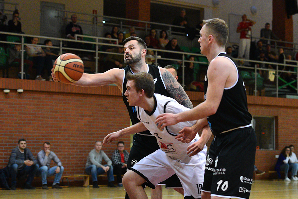 Basket Legnica przegrał we własnej hali ze Szczawnem Zdrój