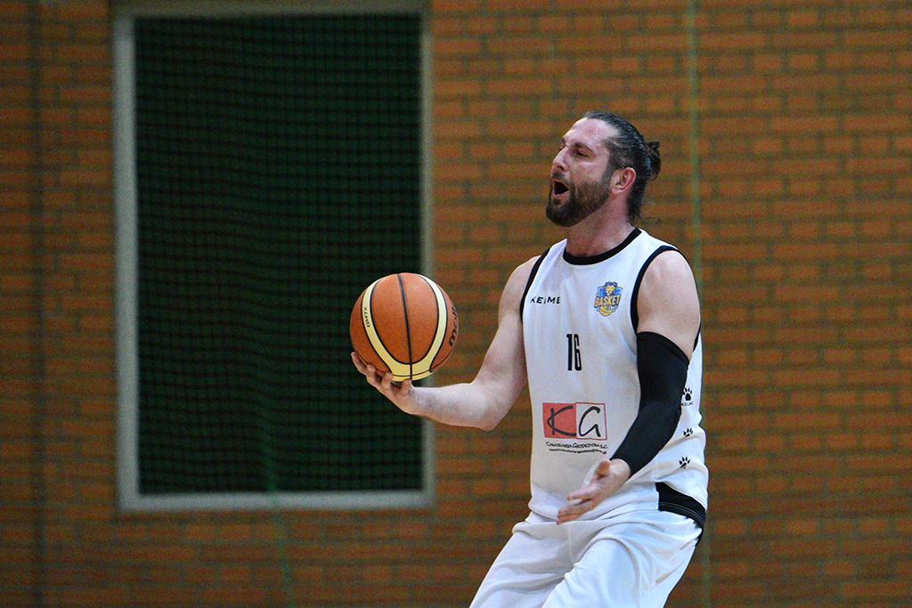 Basket Legnica przegrał we własnej hali ze Szczawnem Zdrój