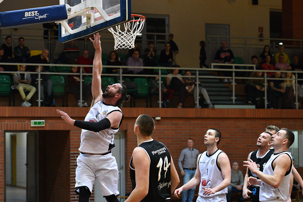 Basket Legnica przegrał we własnej hali ze Szczawnem Zdrój