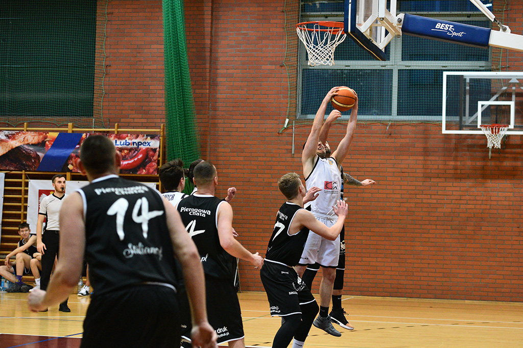 Basket Legnica przegrał we własnej hali ze Szczawnem Zdrój