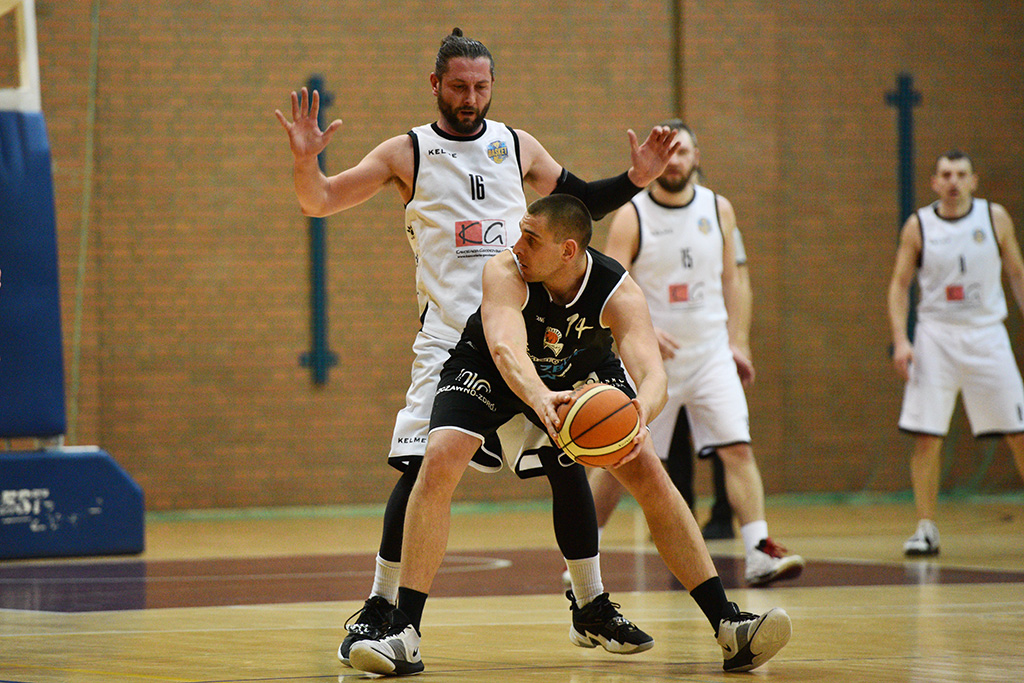 Basket Legnica przegrał we własnej hali ze Szczawnem Zdrój