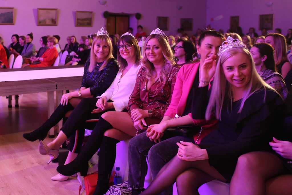 Prochowickie Królowe Życia na dzień kobiet w POKiS-ie