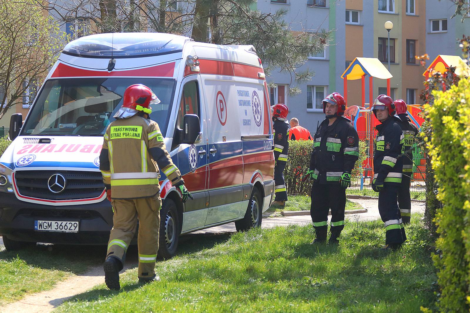 Stał na balkonie i krzyczał, że jest zarażony koronawirusem