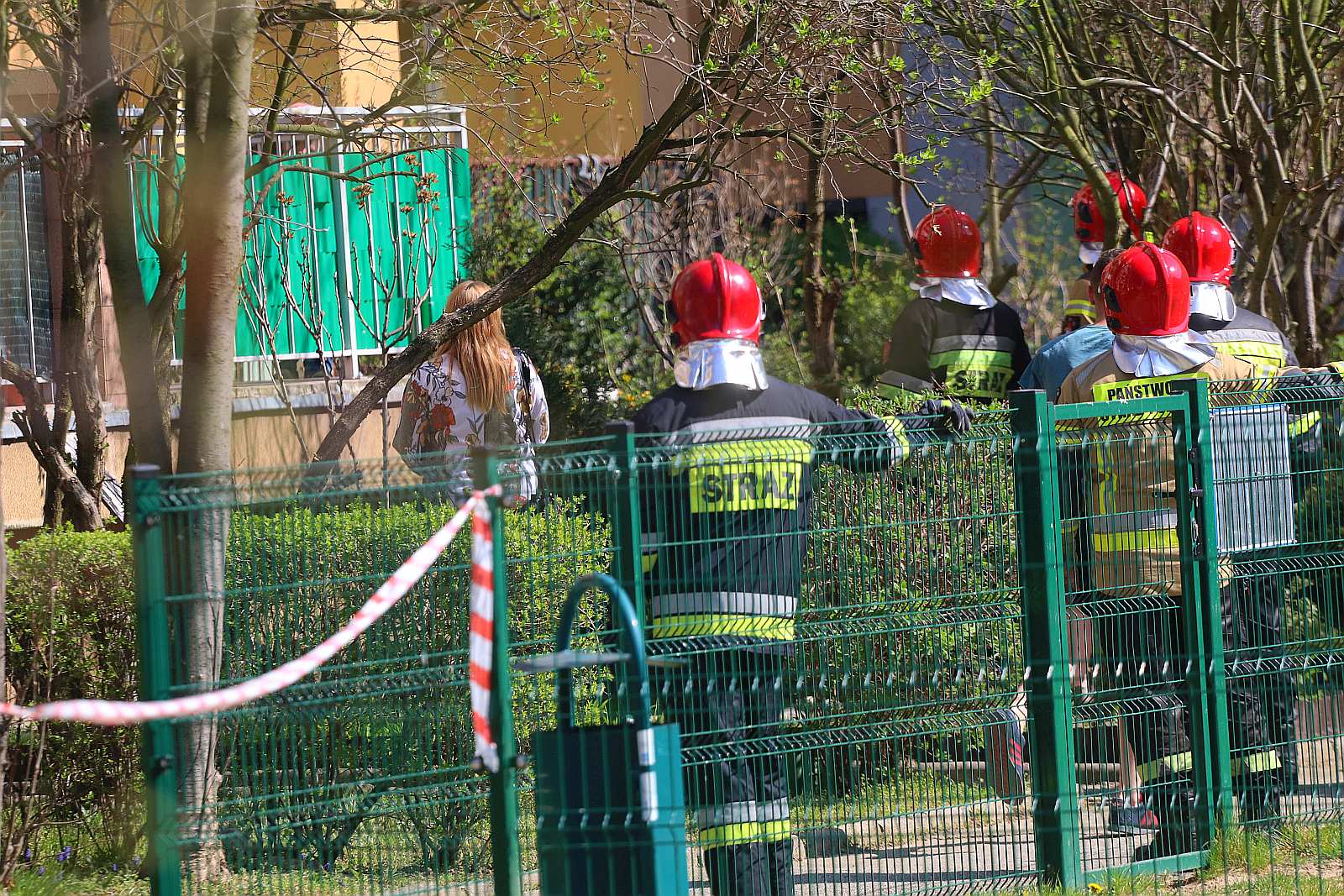 Stał na balkonie i krzyczał, że jest zarażony koronawirusem