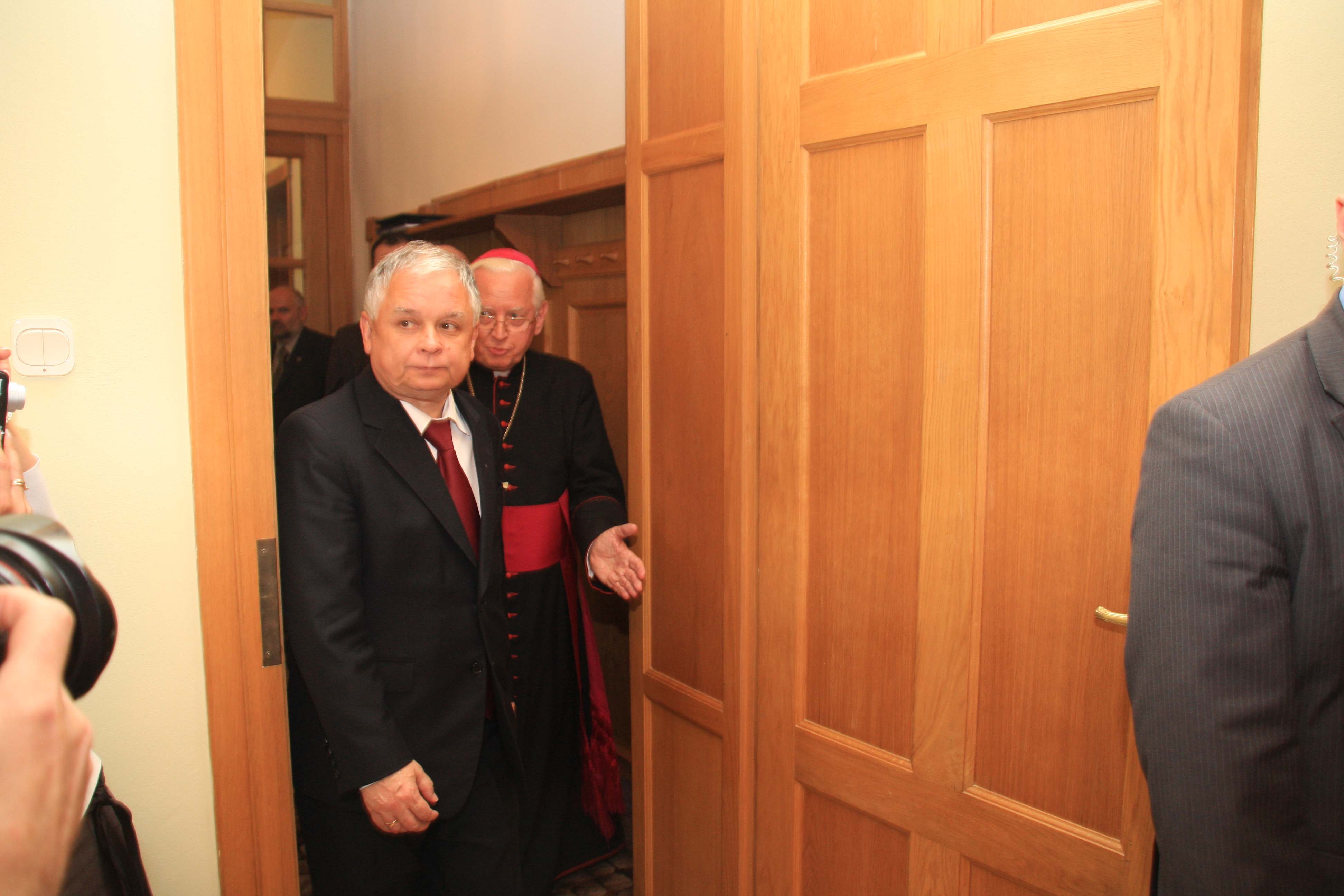 Dziesięć lat temu w katastrofie smoleńskiej zginął Prezydent RP