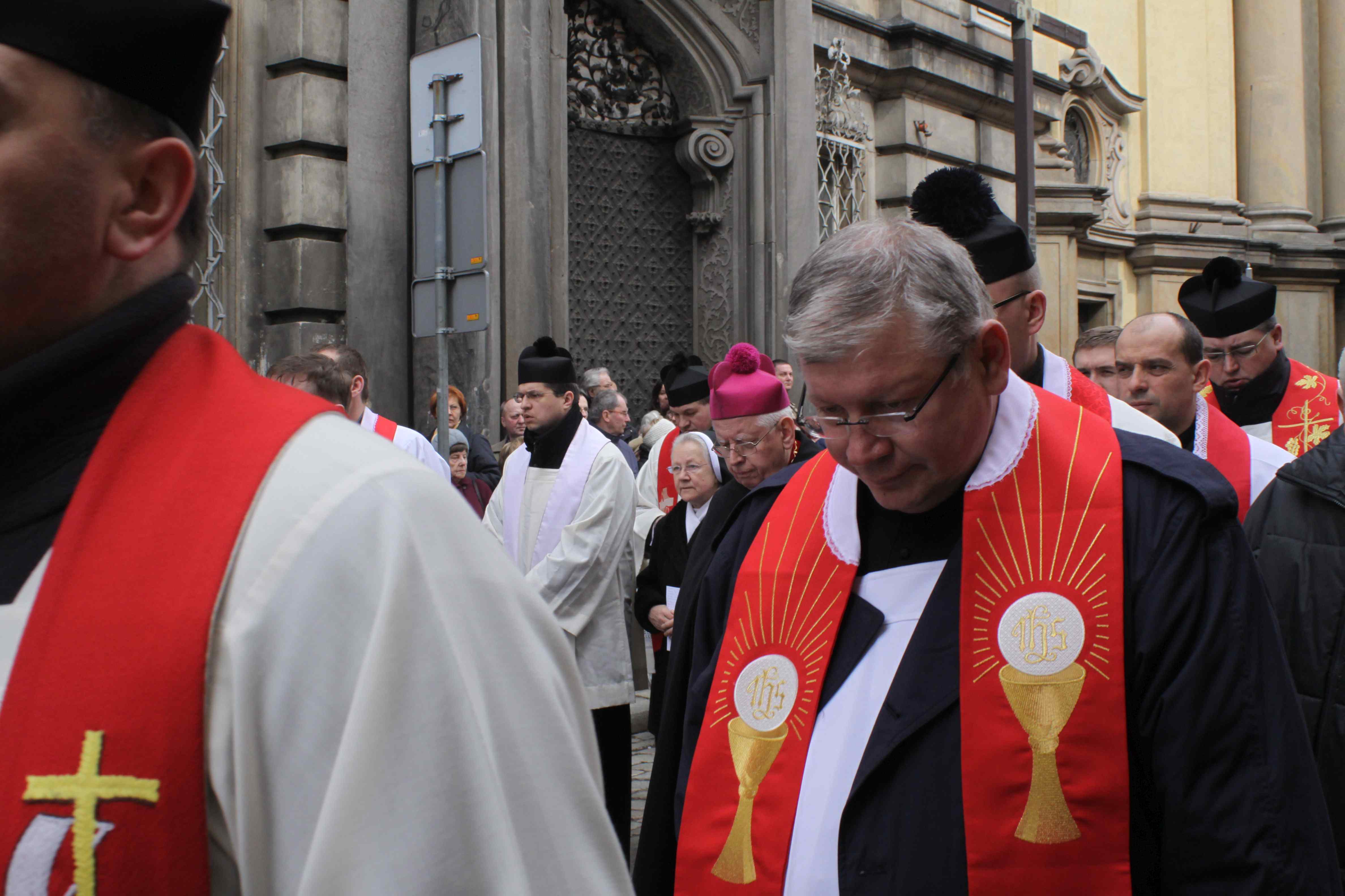 Wielki Piątek. W tym roku bez Drogi Krzyżowej po ulicach Legnicy