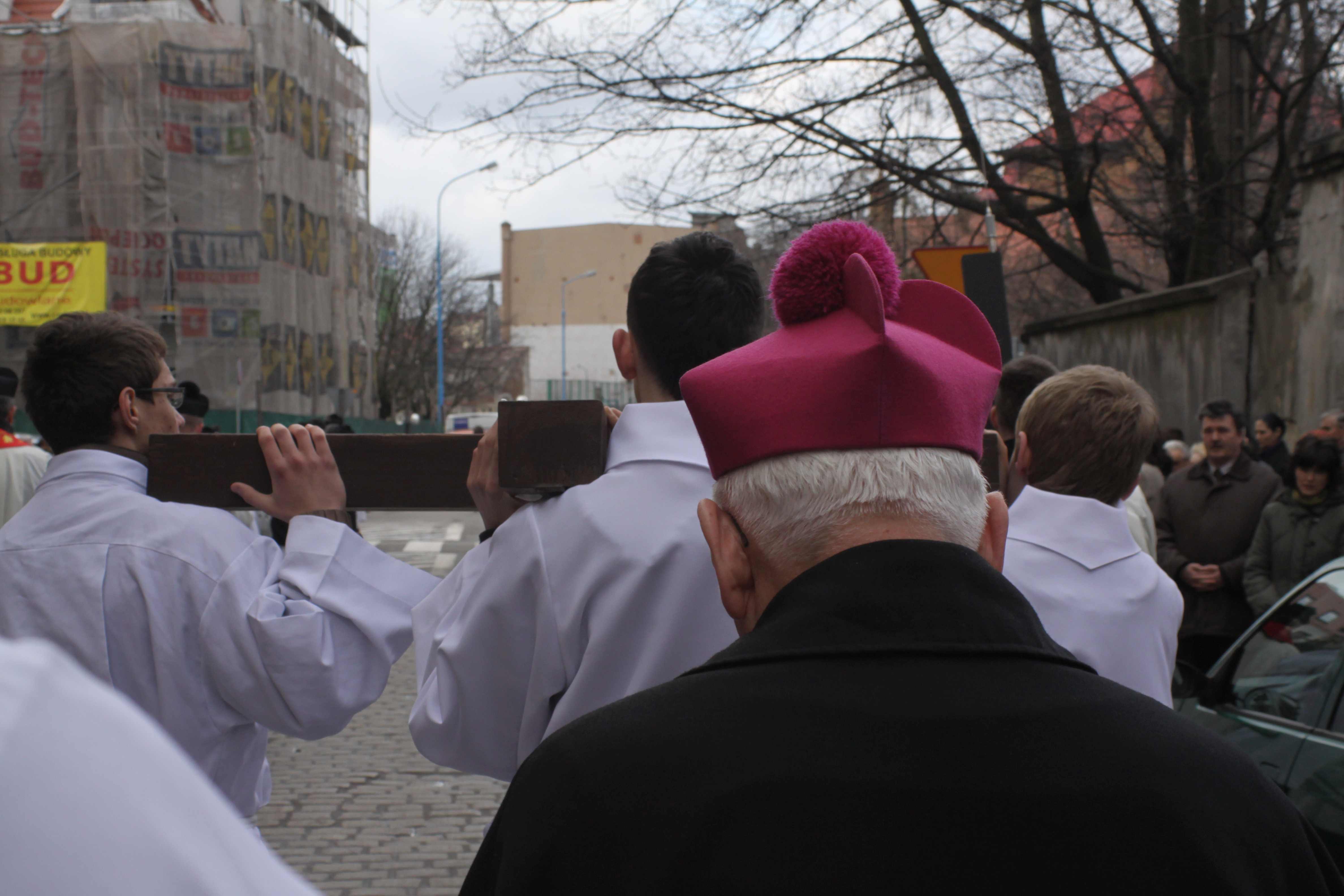 Wielki Piątek. W tym roku bez Drogi Krzyżowej po ulicach Legnicy