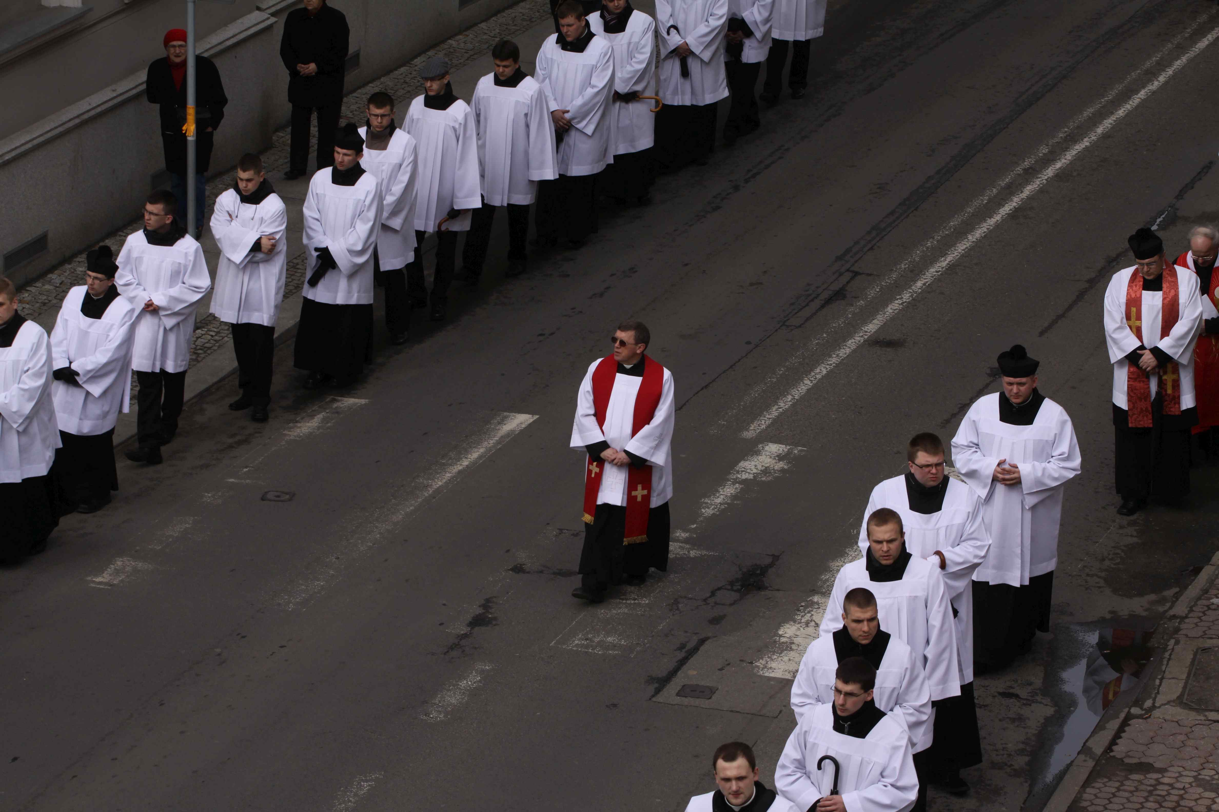 Wielki Piątek. W tym roku bez Drogi Krzyżowej po ulicach Legnicy