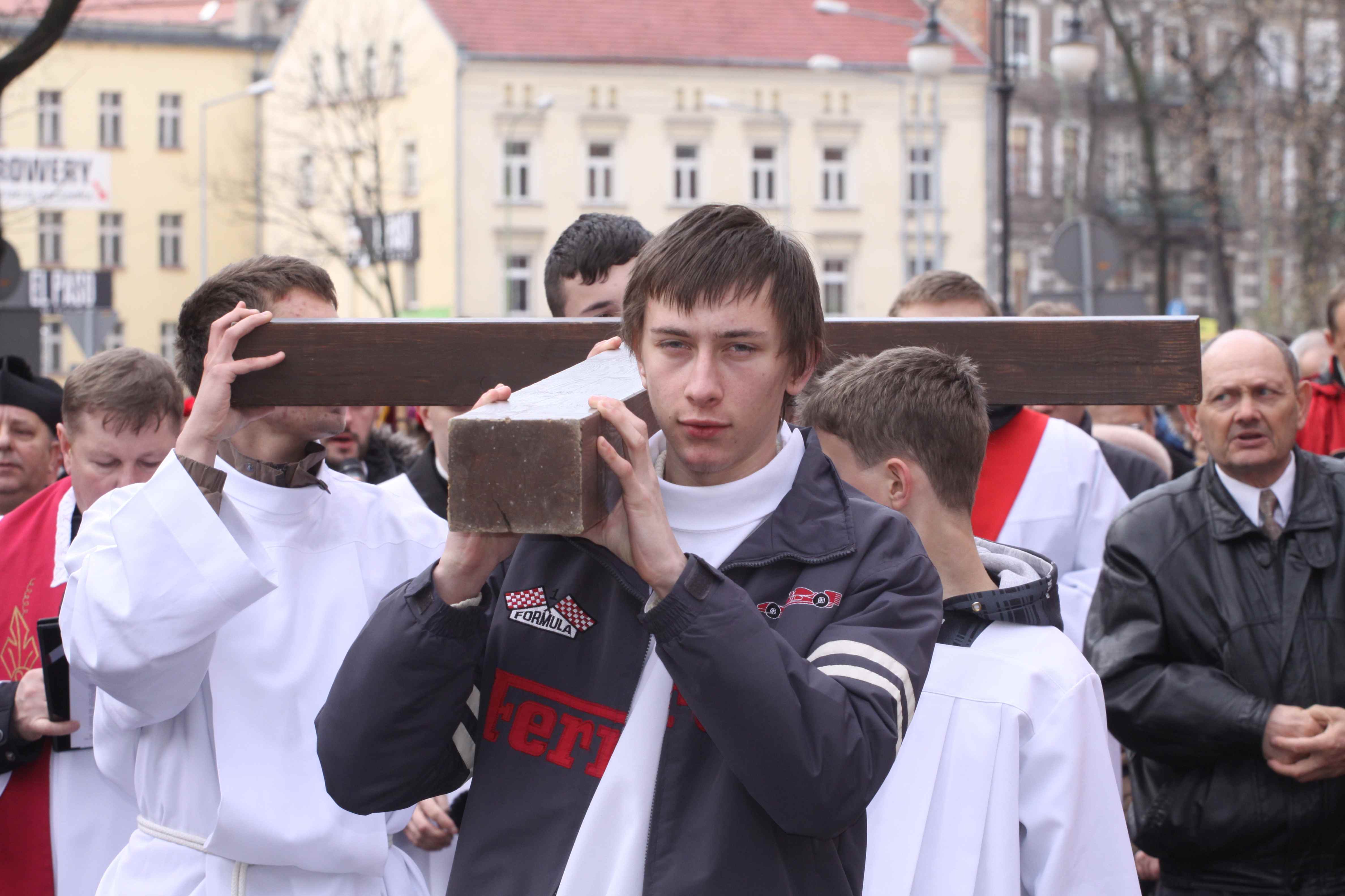 Wielki Piątek. W tym roku bez Drogi Krzyżowej po ulicach Legnicy