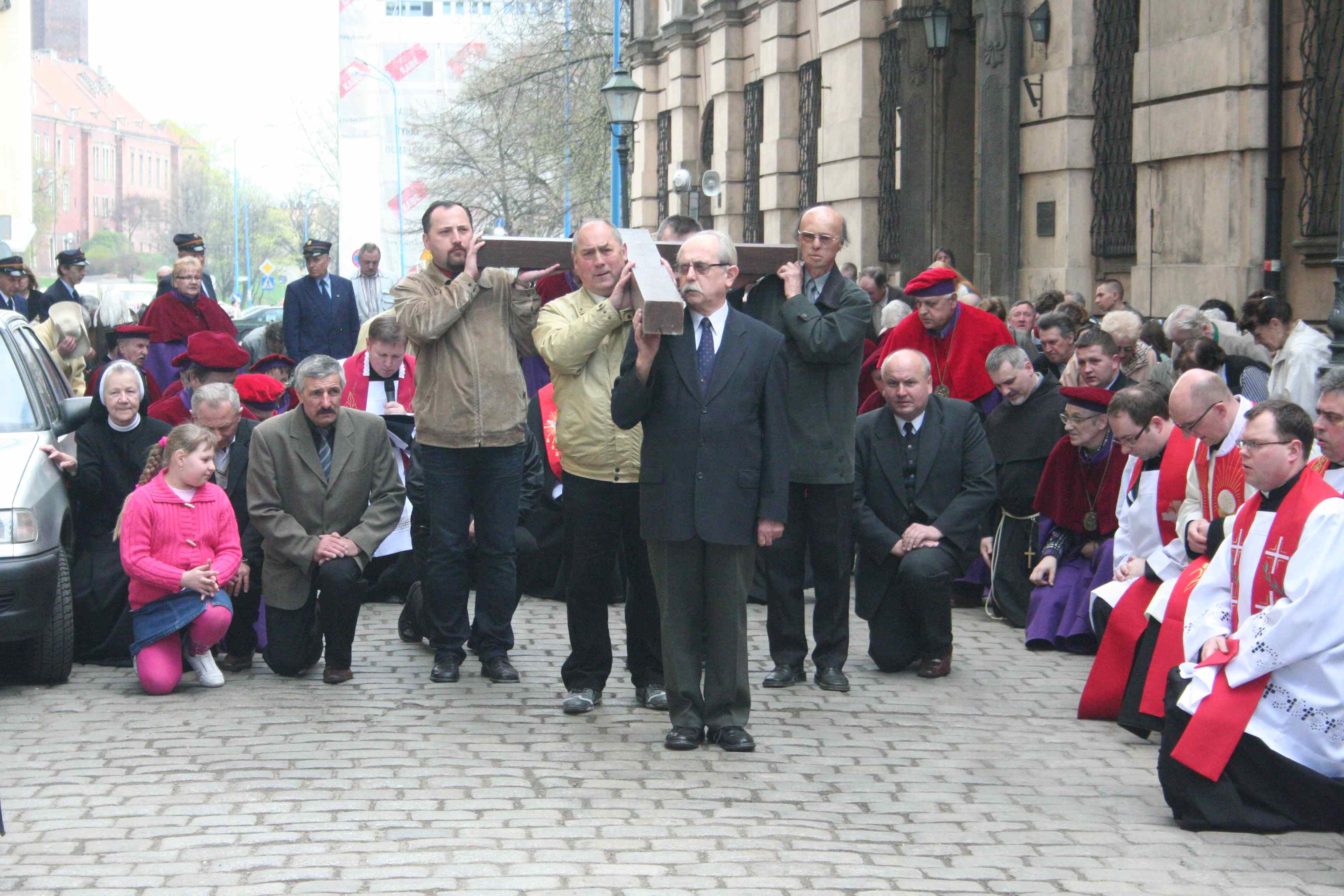 Wielki Piątek. W tym roku bez Drogi Krzyżowej po ulicach Legnicy