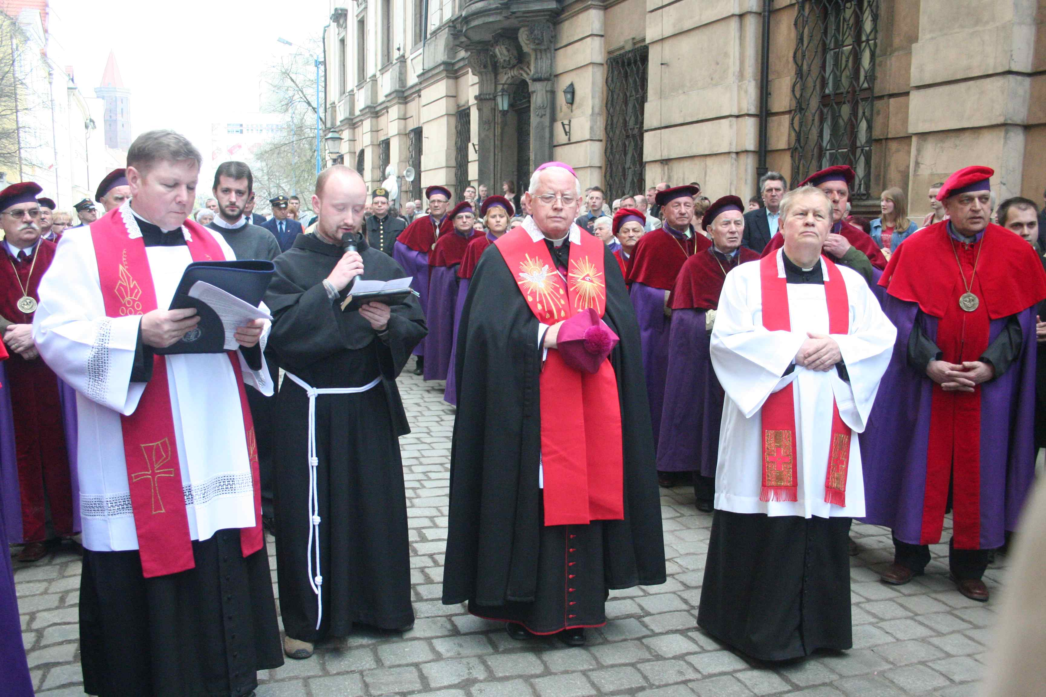 Wielki Piątek. W tym roku bez Drogi Krzyżowej po ulicach Legnicy