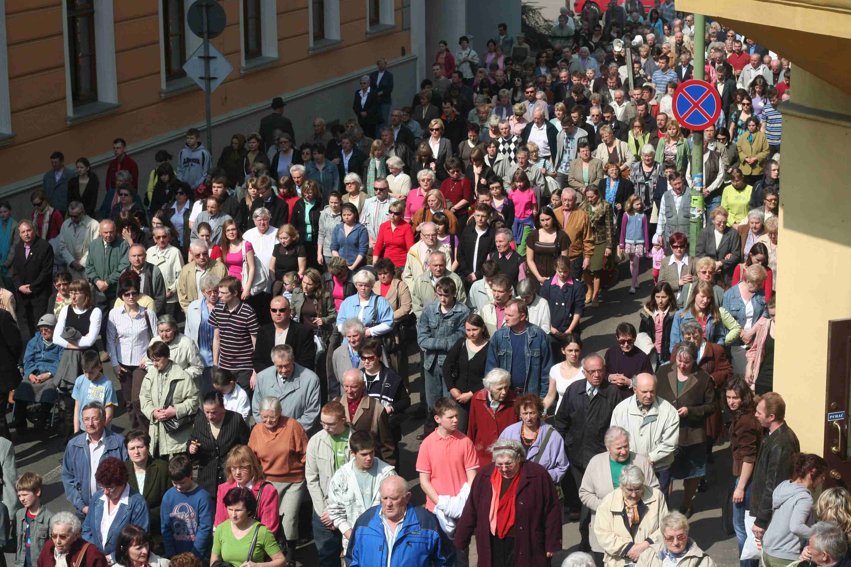 Wielki Piątek. W tym roku bez Drogi Krzyżowej po ulicach Legnicy