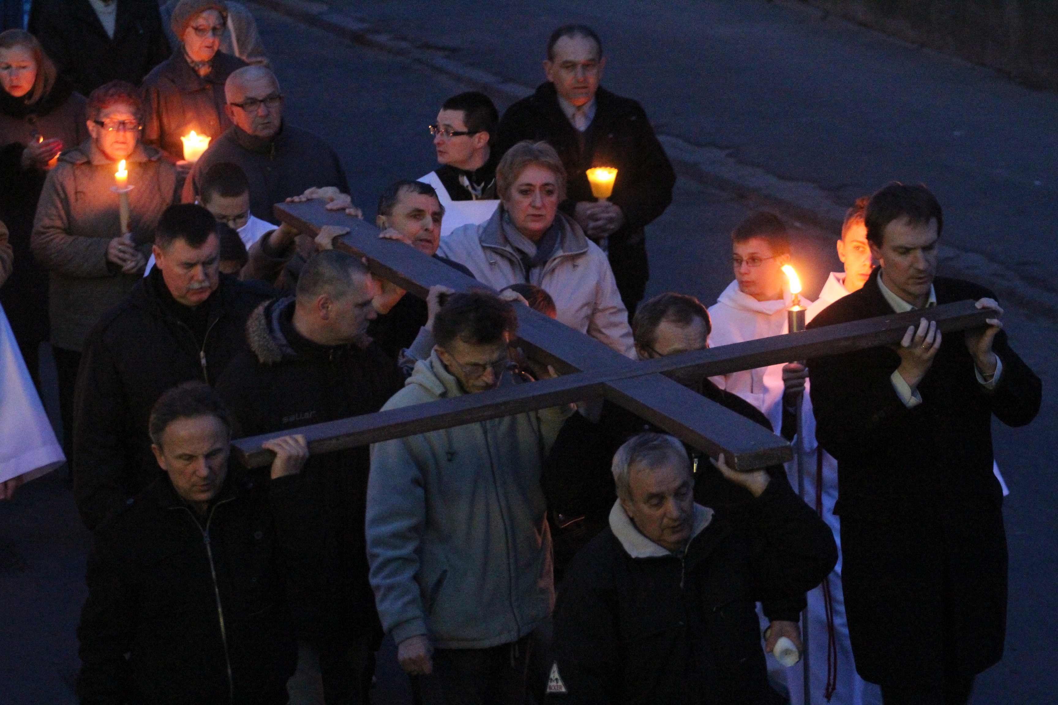 Wielki Piątek. W tym roku bez Drogi Krzyżowej po ulicach Legnicy