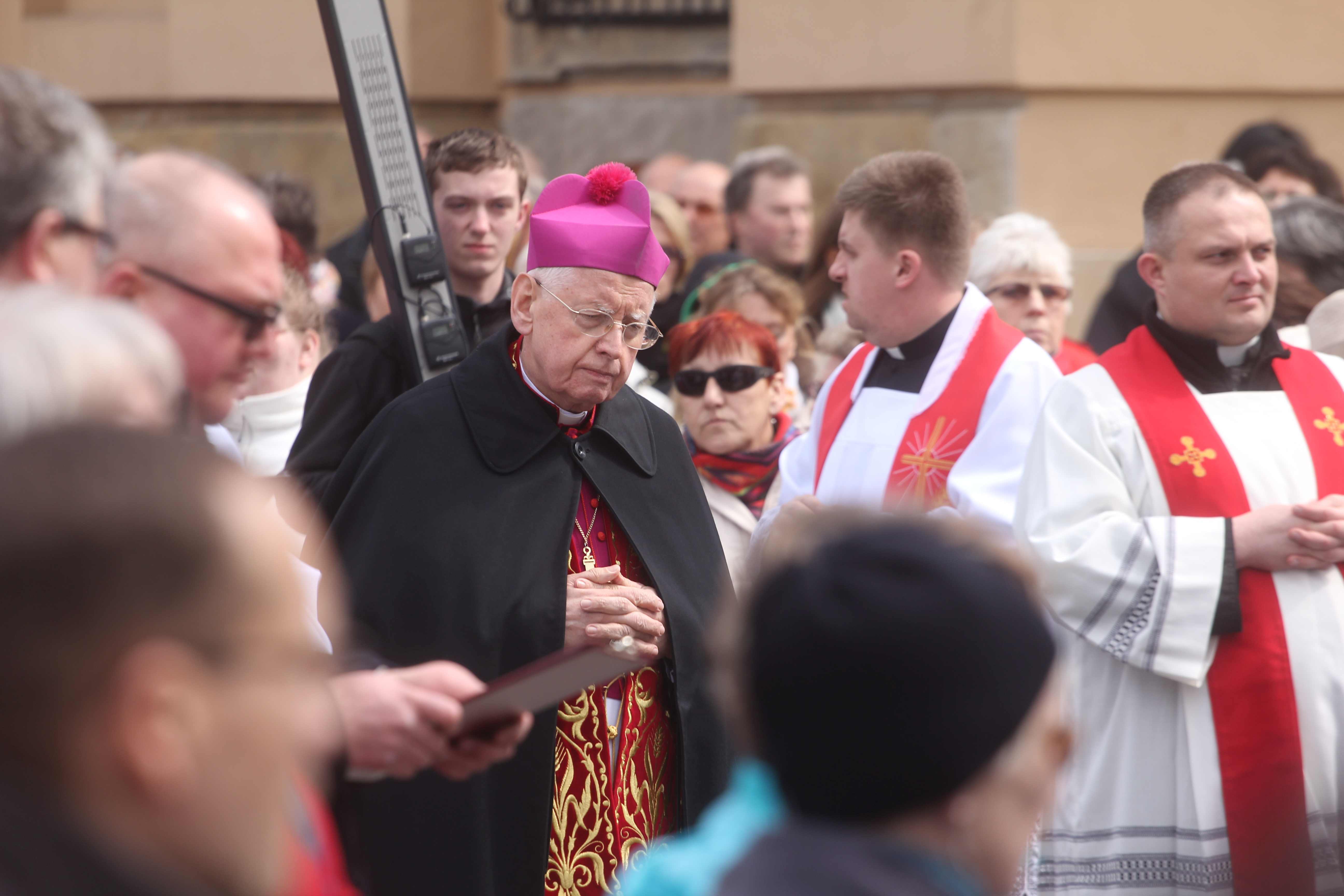 Wielki Piątek. W tym roku bez Drogi Krzyżowej po ulicach Legnicy