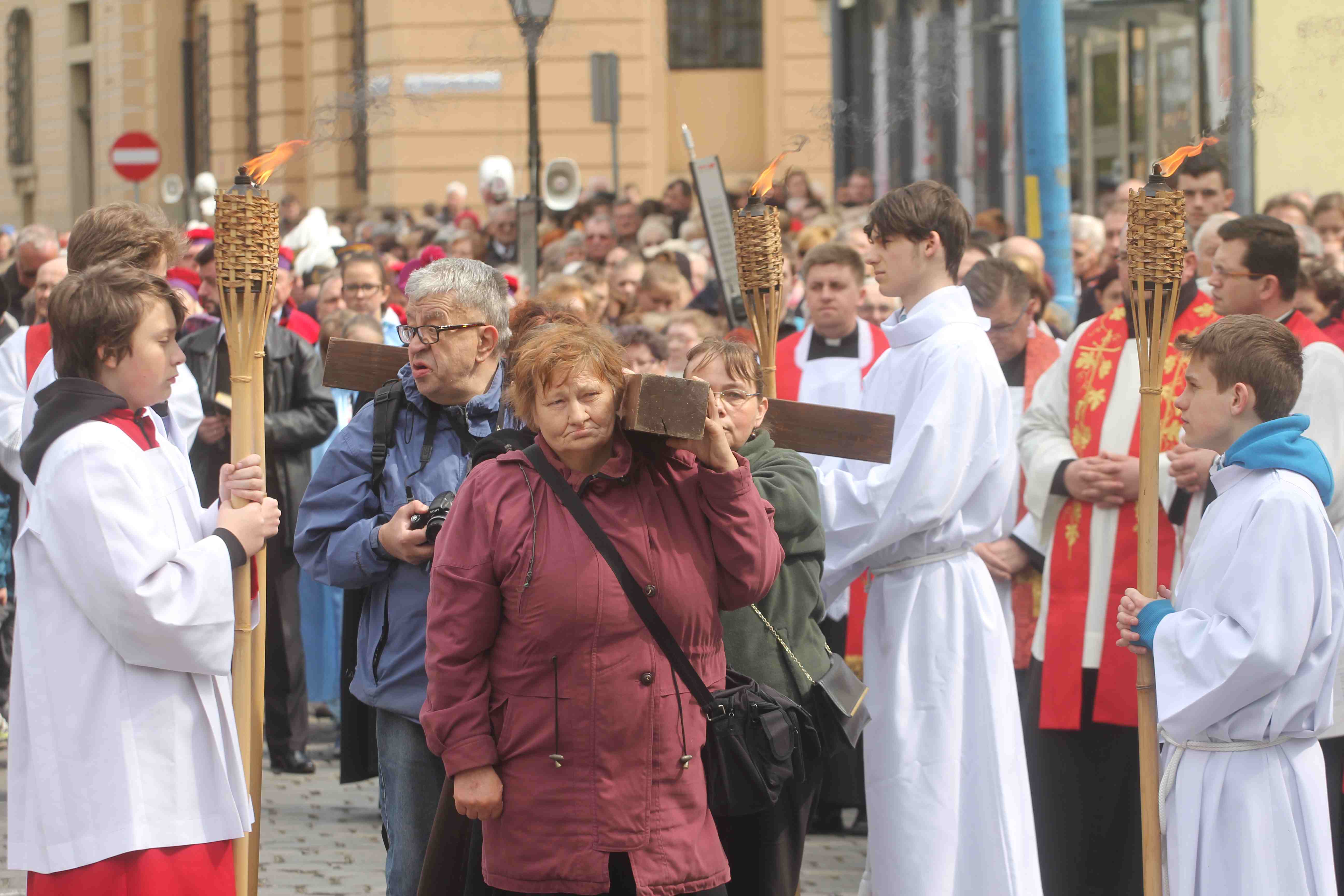 Wielki Piątek. W tym roku bez Drogi Krzyżowej po ulicach Legnicy