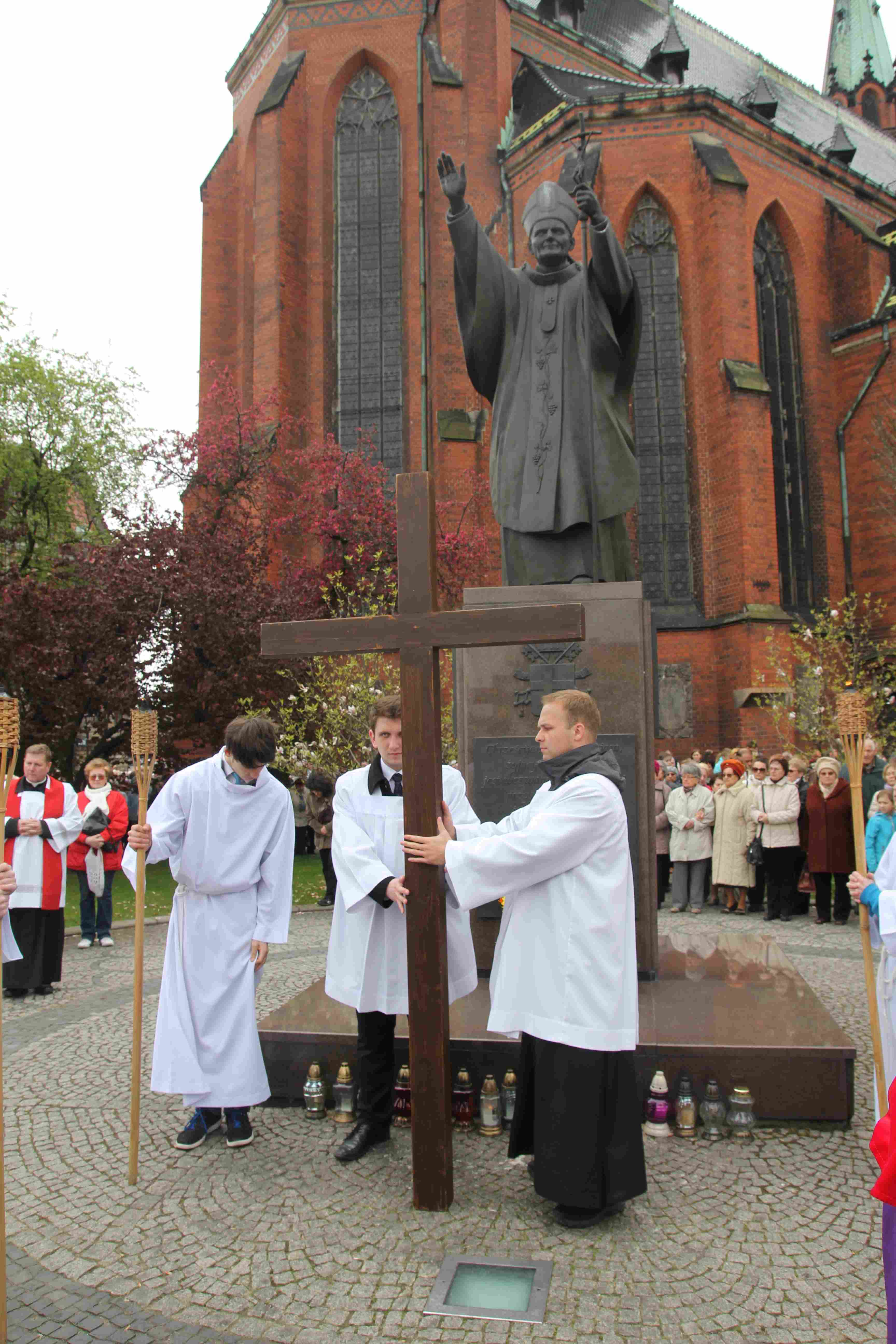 Wielki Piątek. W tym roku bez Drogi Krzyżowej po ulicach Legnicy