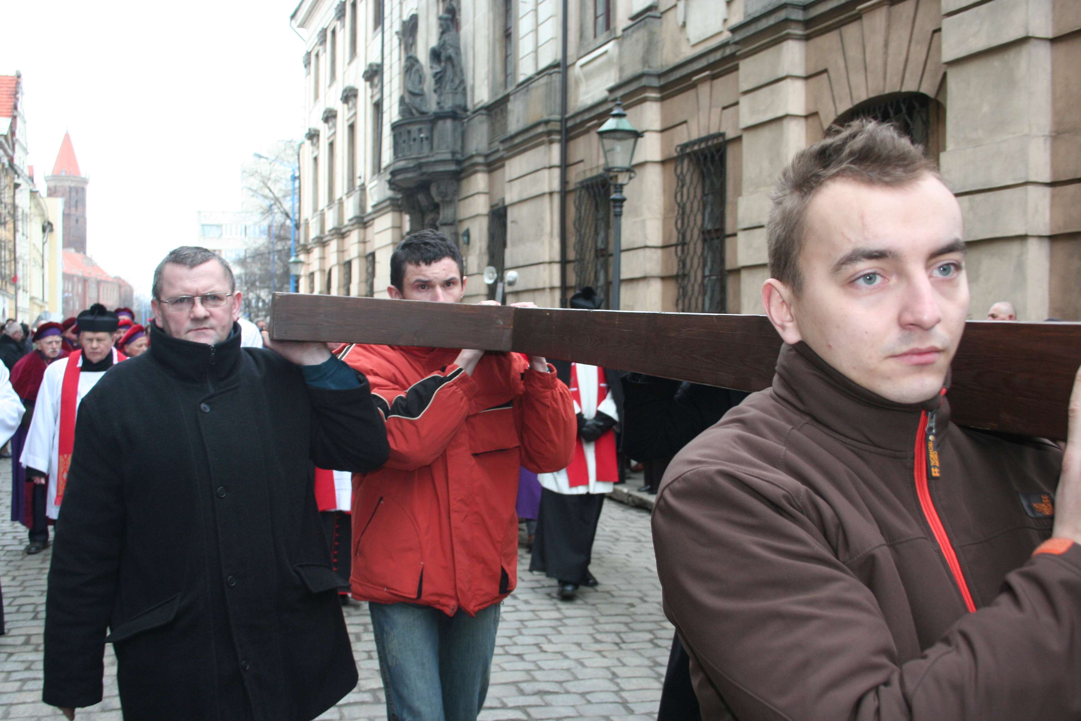 Wielki Piątek. W tym roku bez Drogi Krzyżowej po ulicach Legnicy