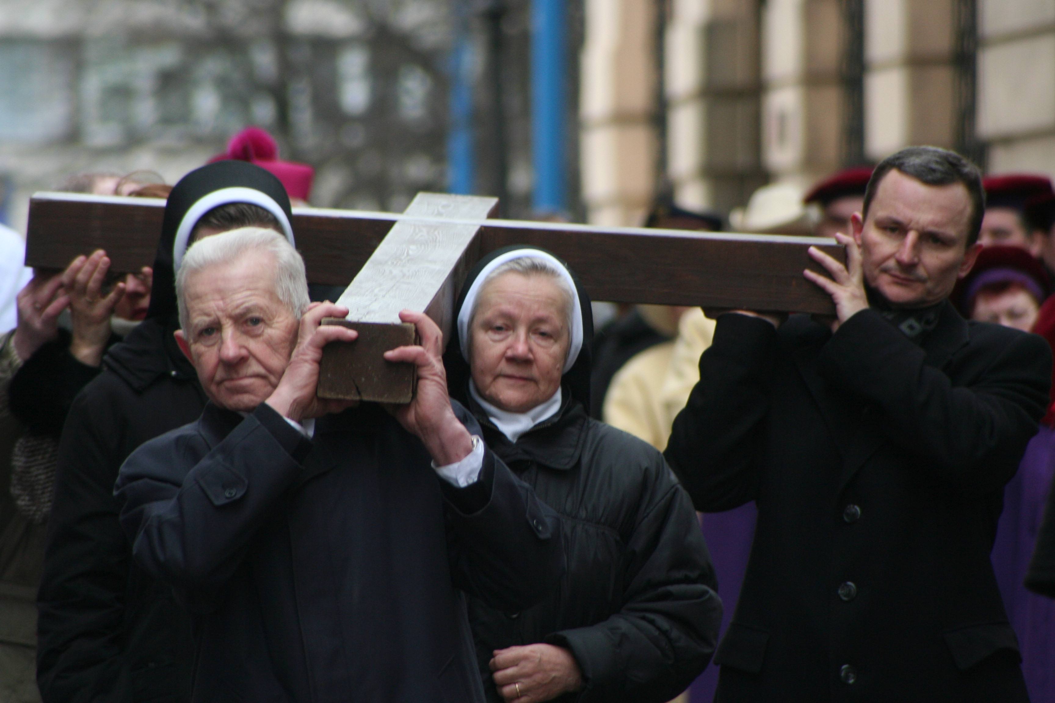 Wielki Piątek. W tym roku bez Drogi Krzyżowej po ulicach Legnicy
