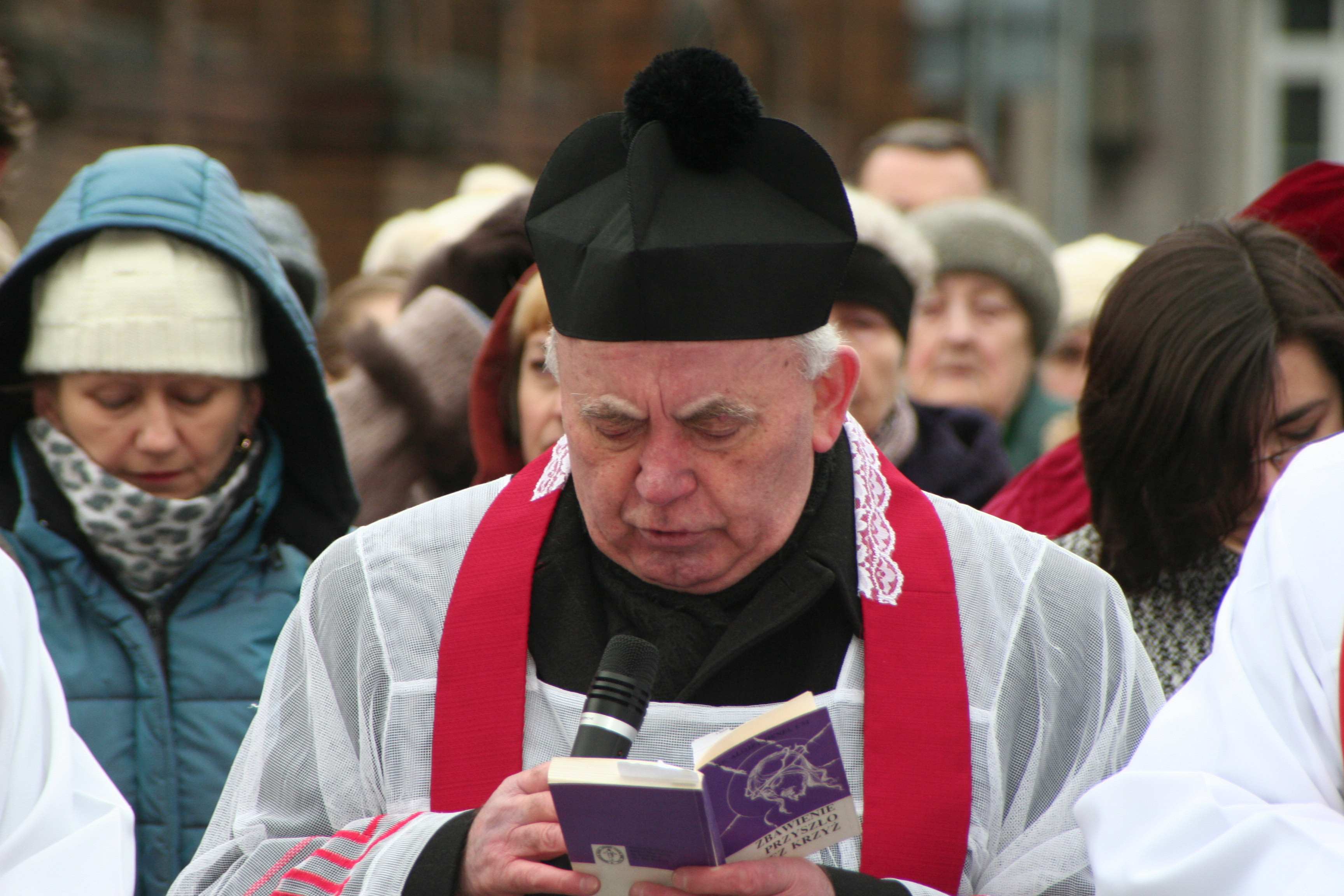 Wielki Piątek. W tym roku bez Drogi Krzyżowej po ulicach Legnicy