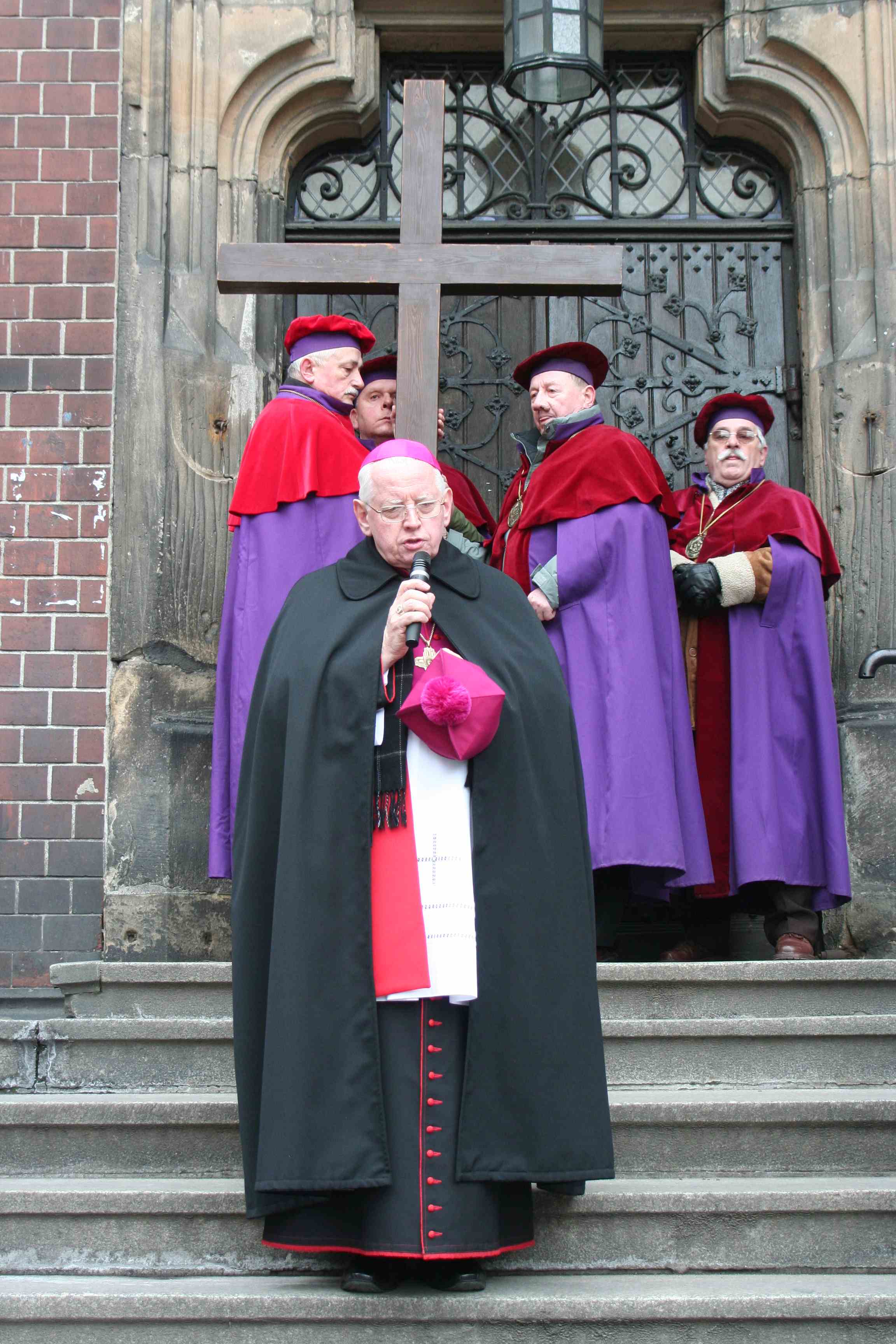 Wielki Piątek. W tym roku bez Drogi Krzyżowej po ulicach Legnicy