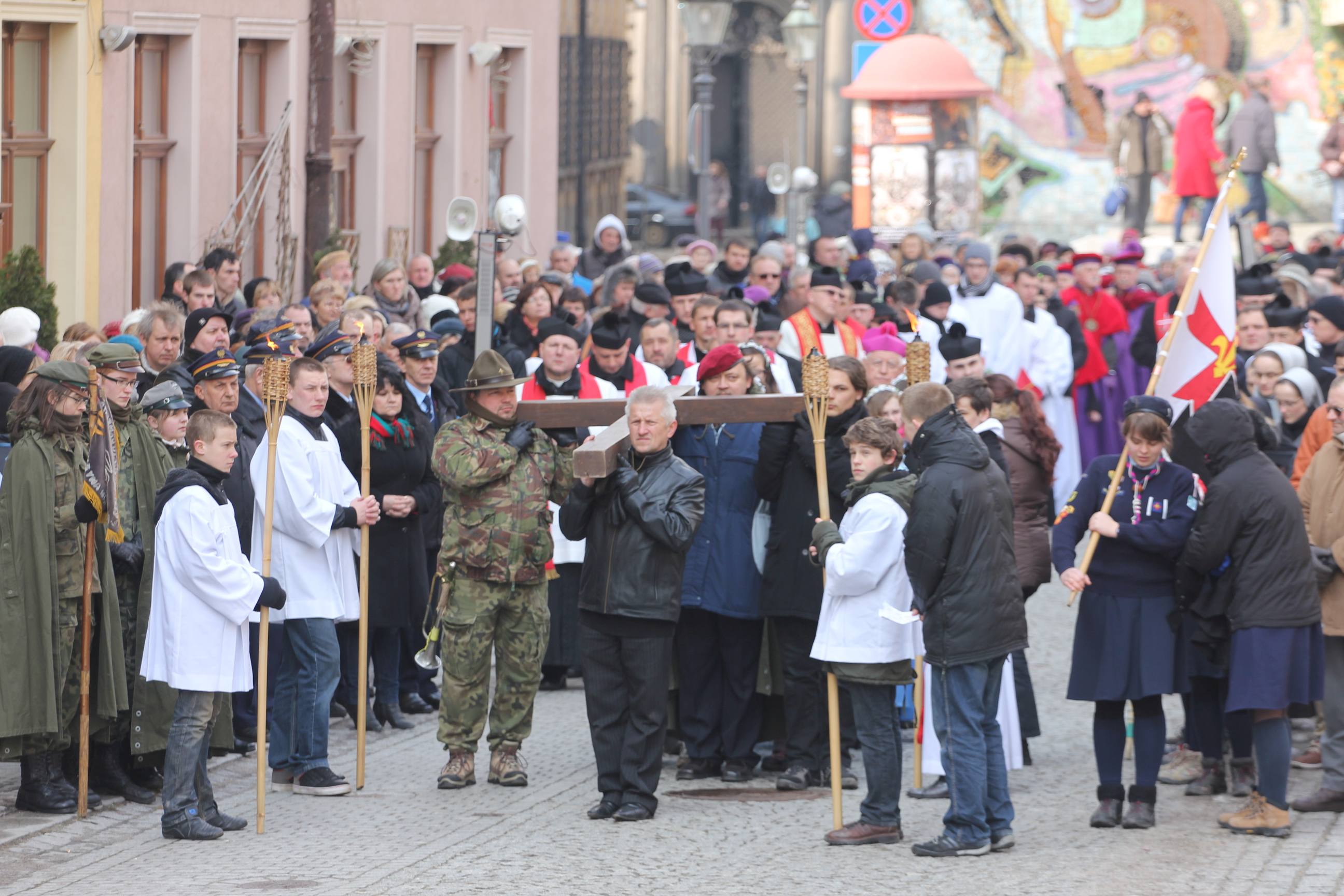 Wielki Piątek. W tym roku bez Drogi Krzyżowej po ulicach Legnicy