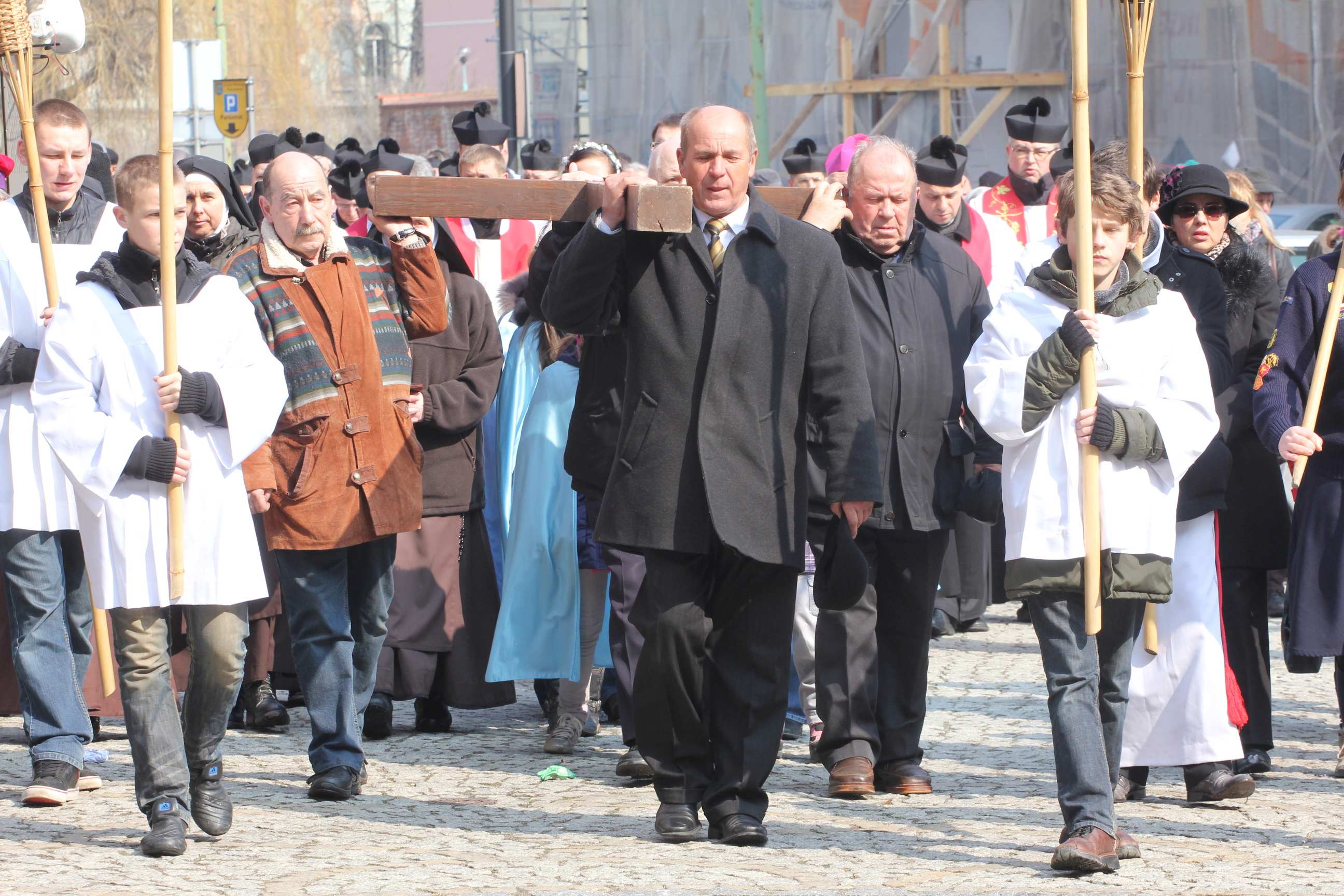 Wielki Piątek. W tym roku bez Drogi Krzyżowej po ulicach Legnicy