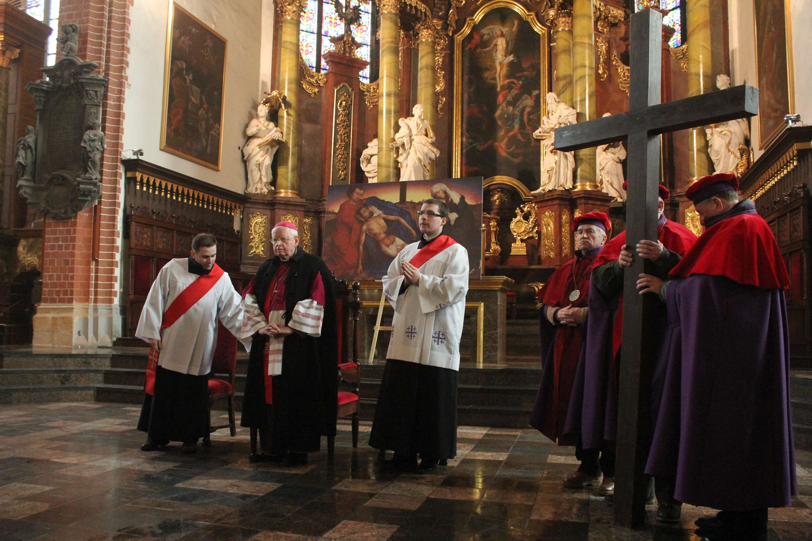 Wielki Piątek. W tym roku bez Drogi Krzyżowej po ulicach Legnicy