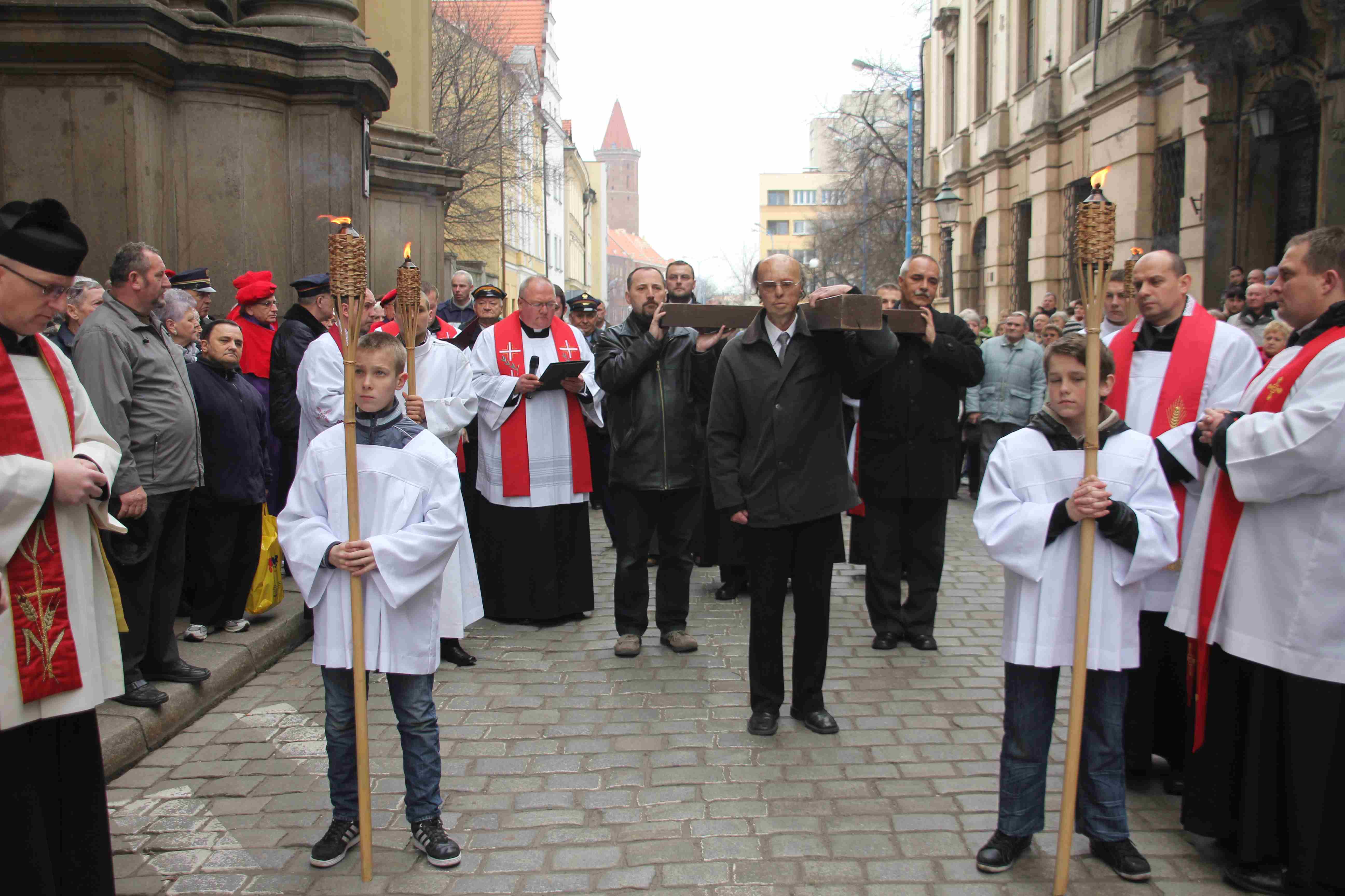 Wielki Piątek. W tym roku bez Drogi Krzyżowej po ulicach Legnicy