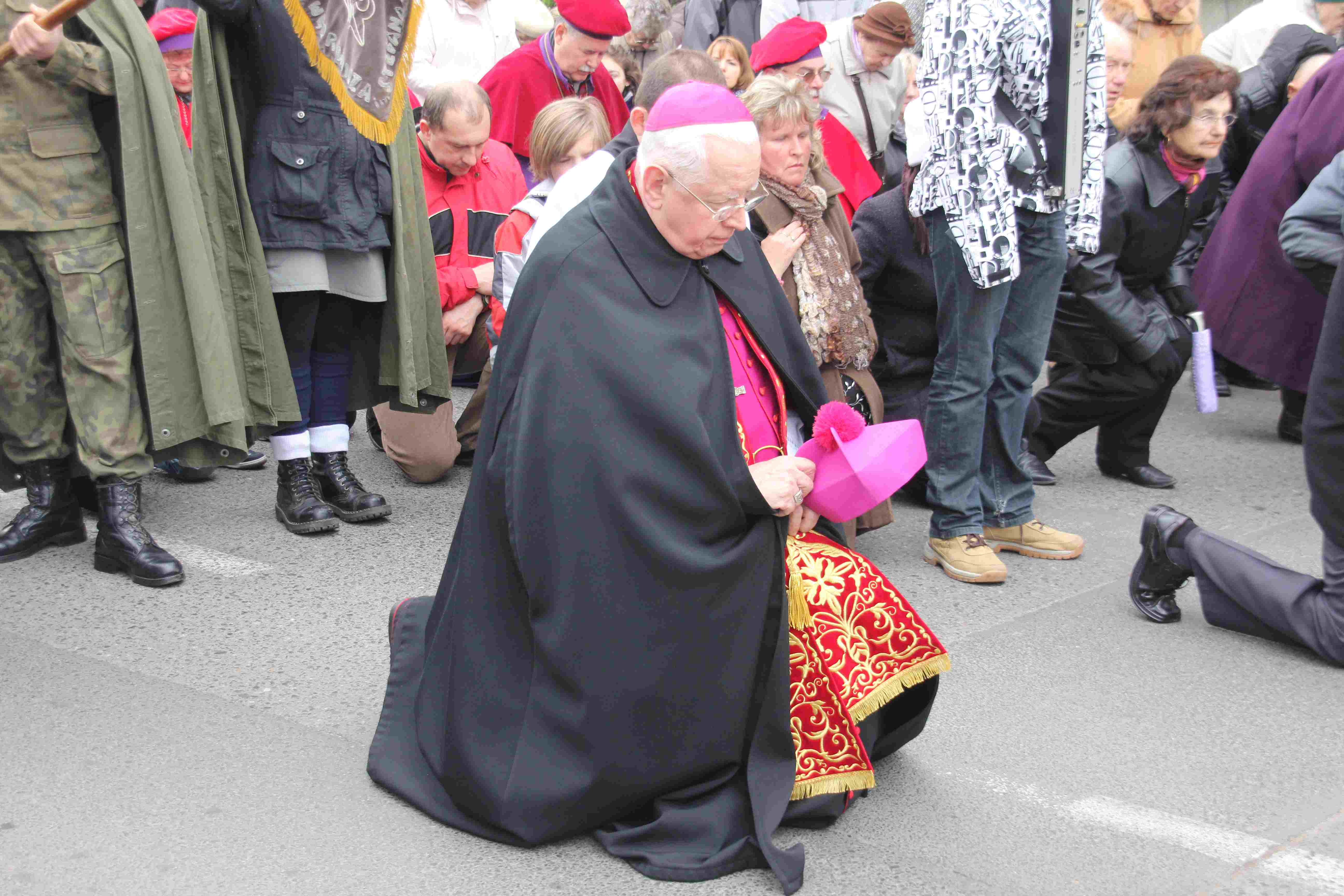 Wielki Piątek. W tym roku bez Drogi Krzyżowej po ulicach Legnicy