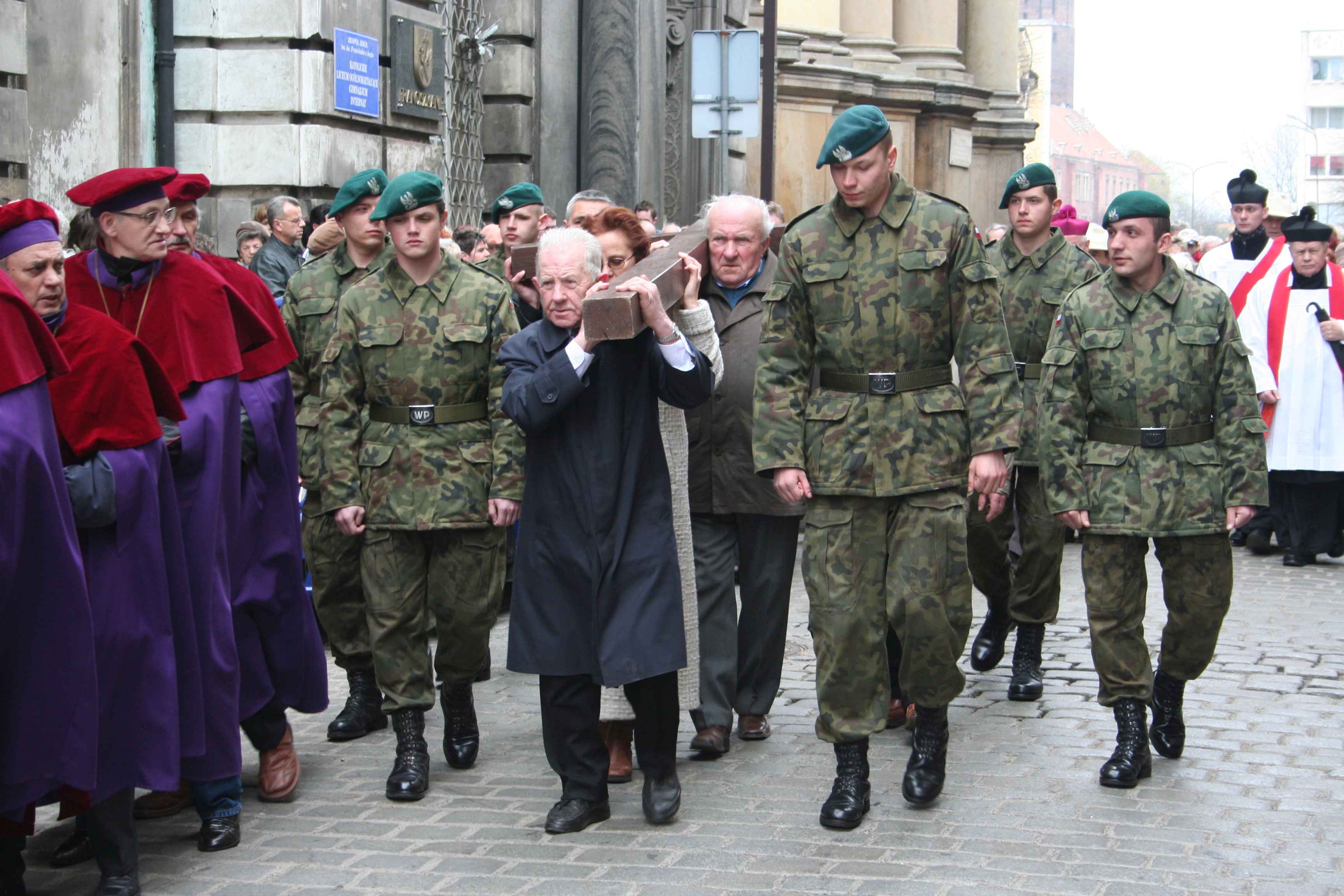 Wielki Piątek. W tym roku bez Drogi Krzyżowej po ulicach Legnicy
