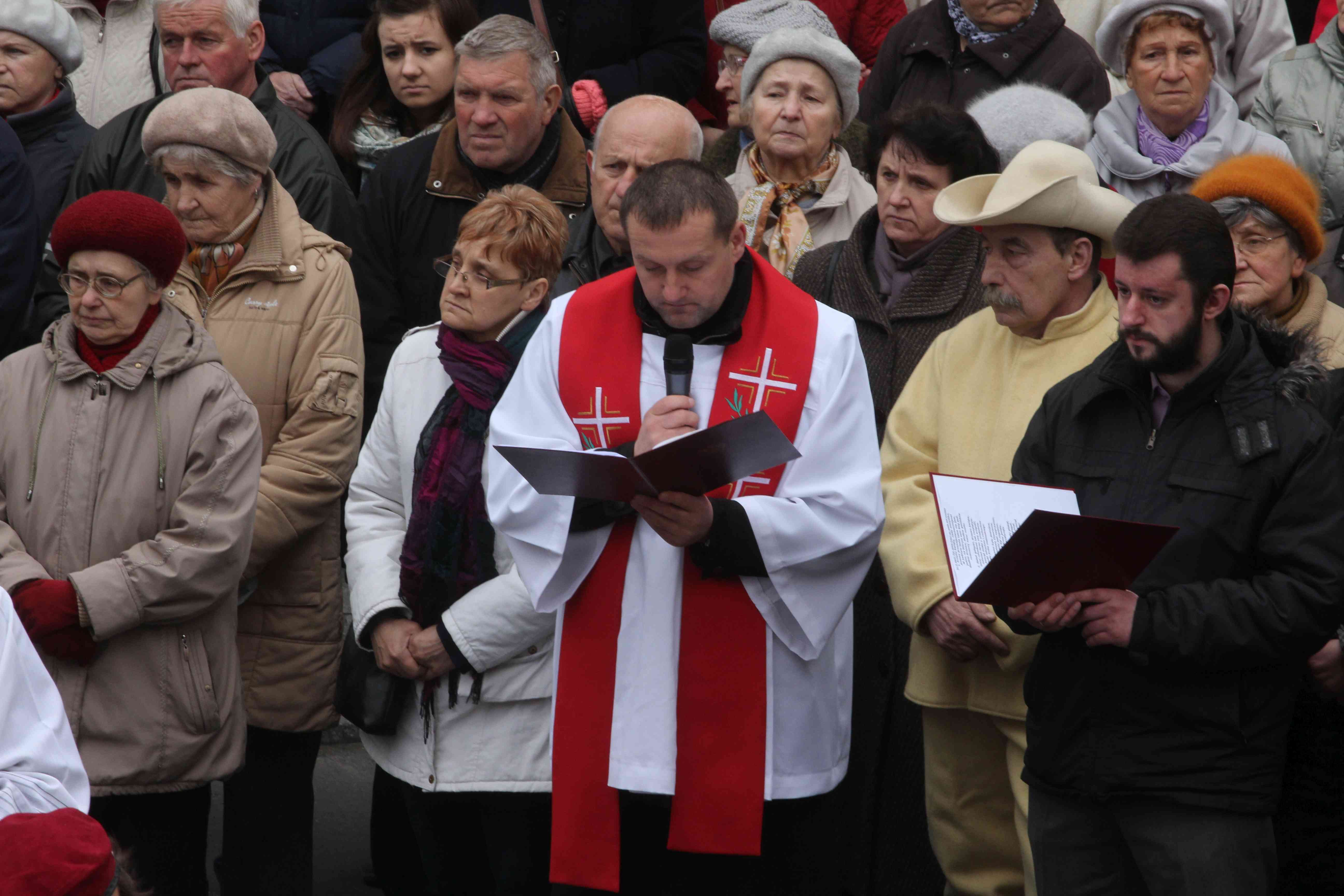 Wielki Piątek. W tym roku bez Drogi Krzyżowej po ulicach Legnicy