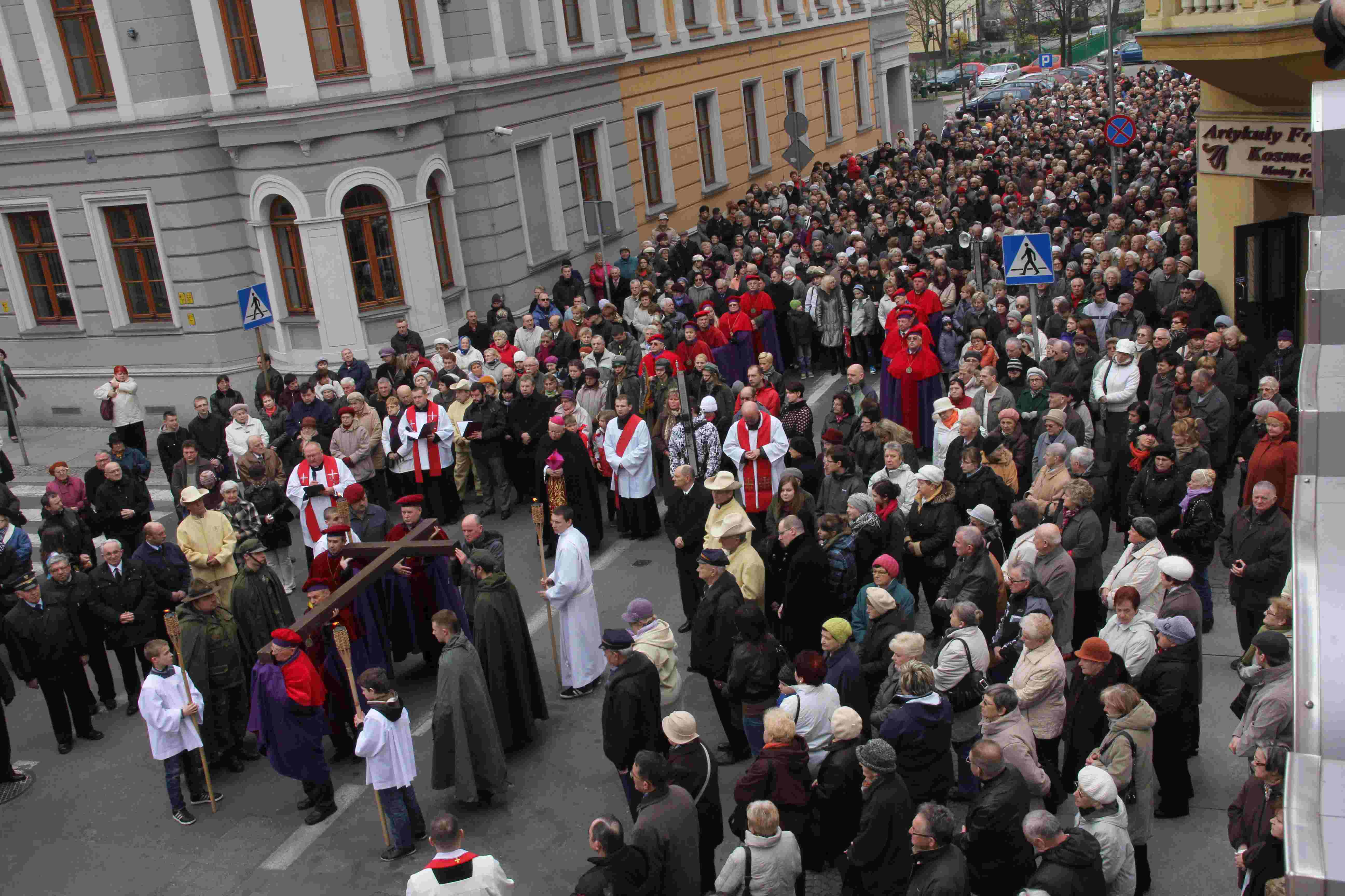 Wielki Piątek. W tym roku bez Drogi Krzyżowej po ulicach Legnicy