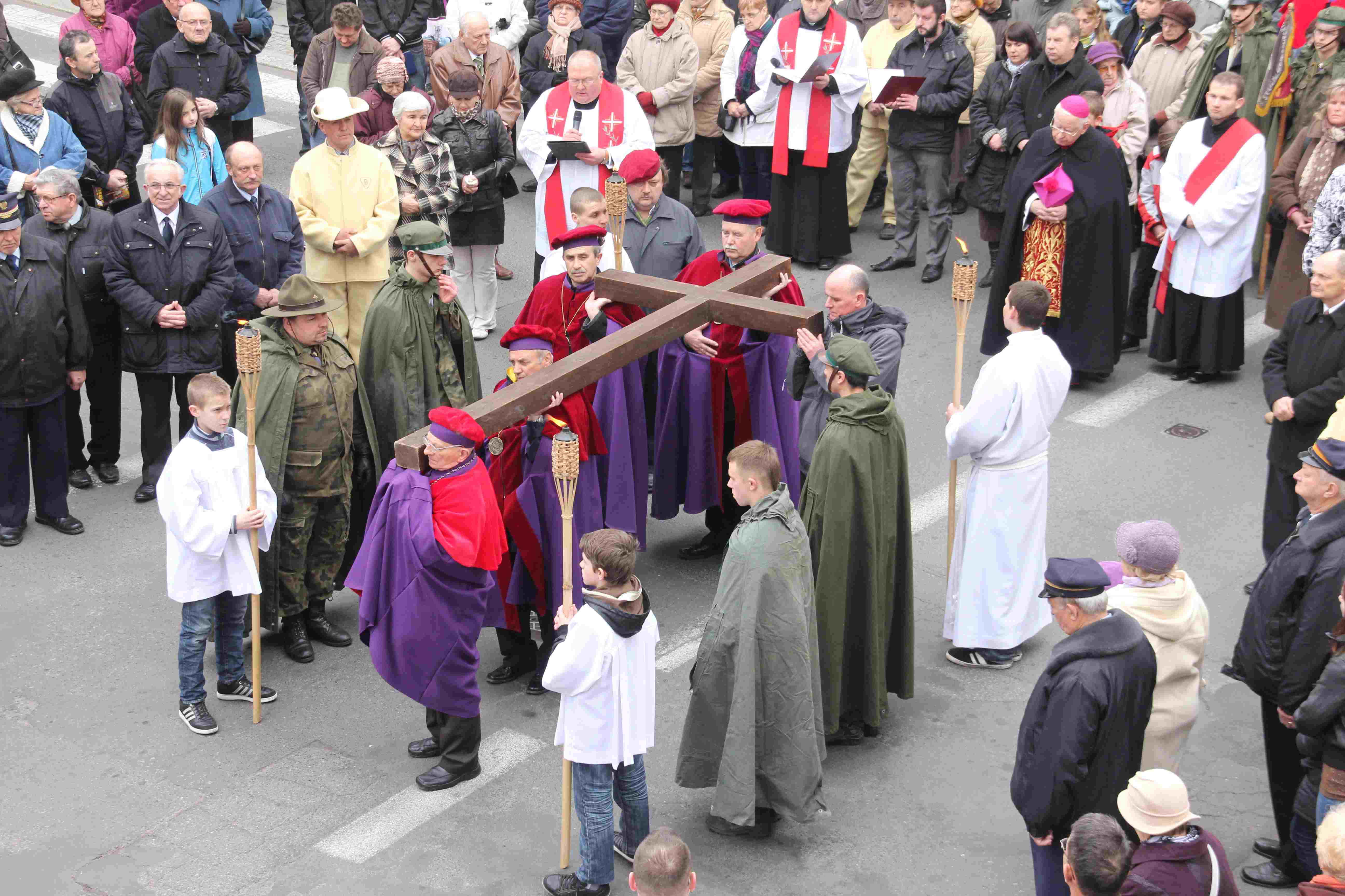 Wielki Piątek. W tym roku bez Drogi Krzyżowej po ulicach Legnicy