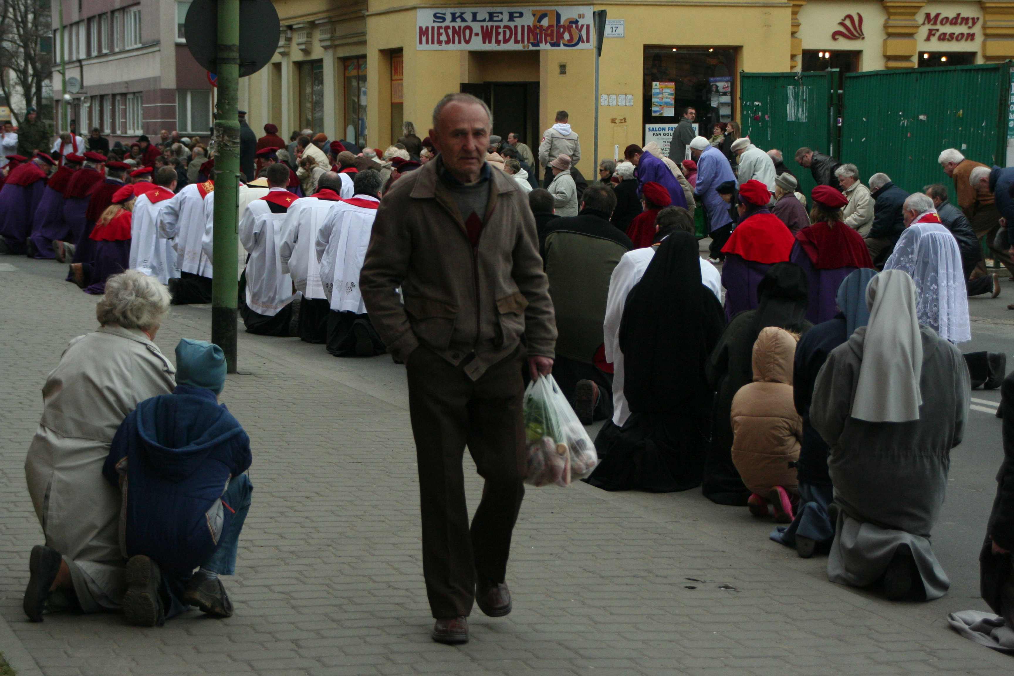 Wielki Piątek. W tym roku bez Drogi Krzyżowej po ulicach Legnicy