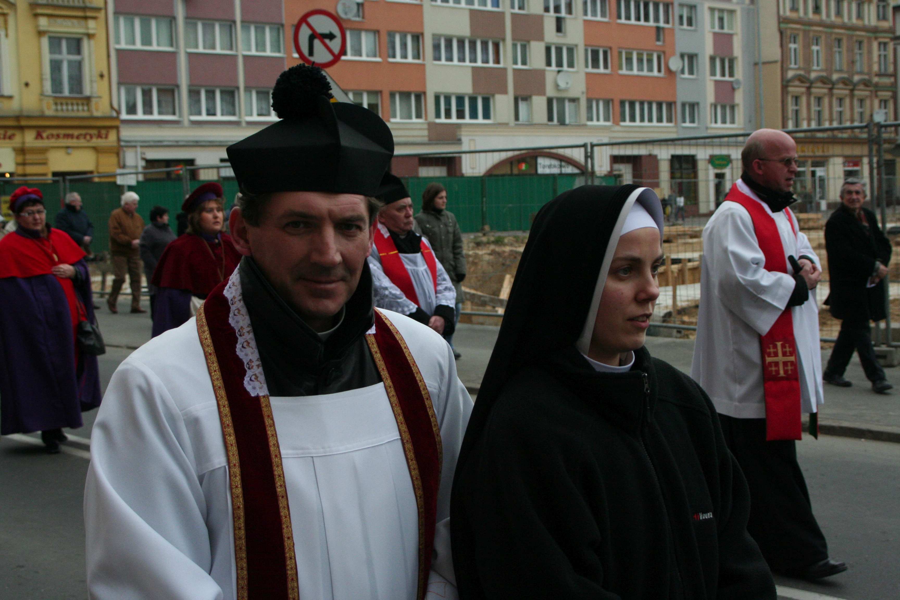 Wielki Piątek. W tym roku bez Drogi Krzyżowej po ulicach Legnicy