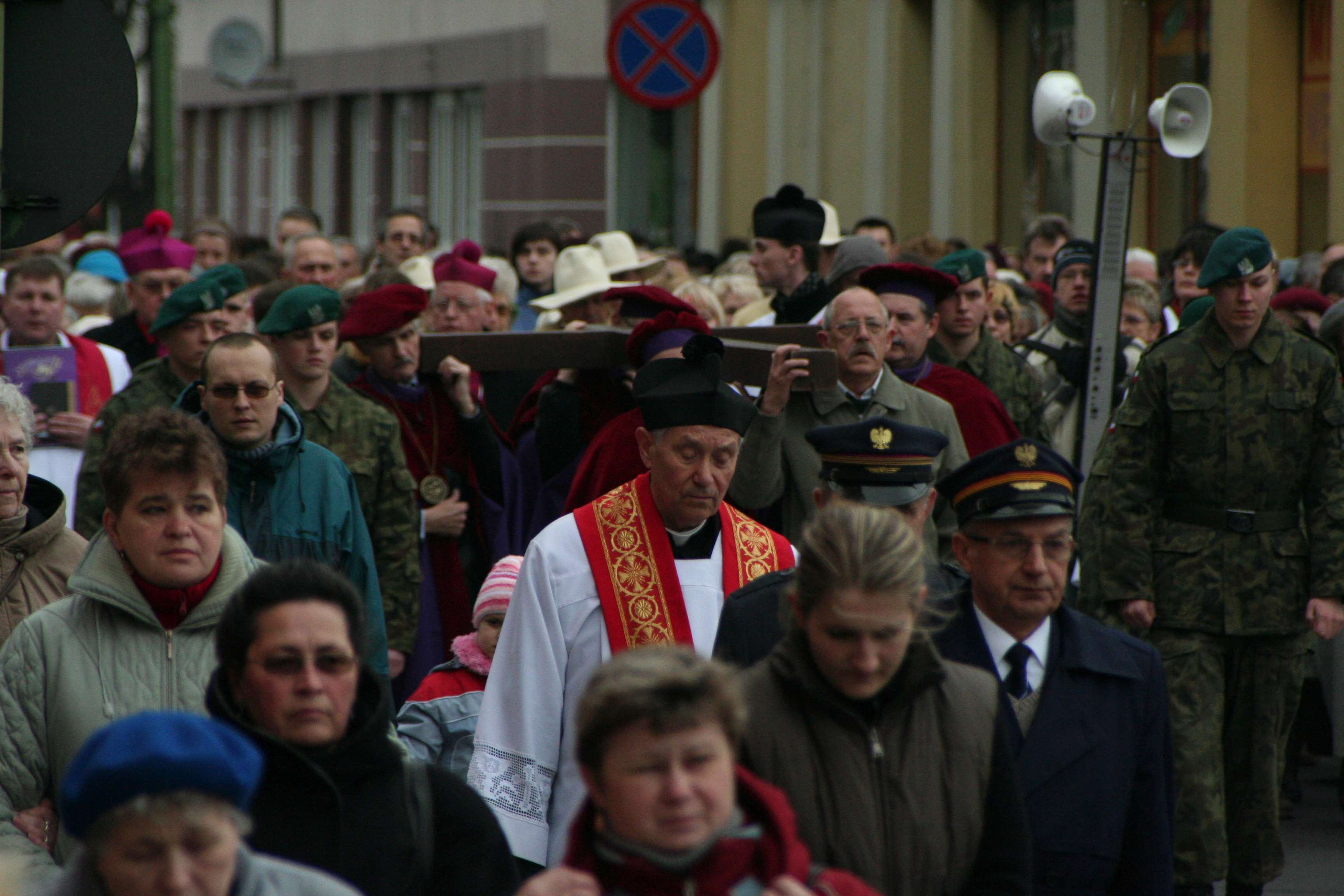 Wielki Piątek. W tym roku bez Drogi Krzyżowej po ulicach Legnicy