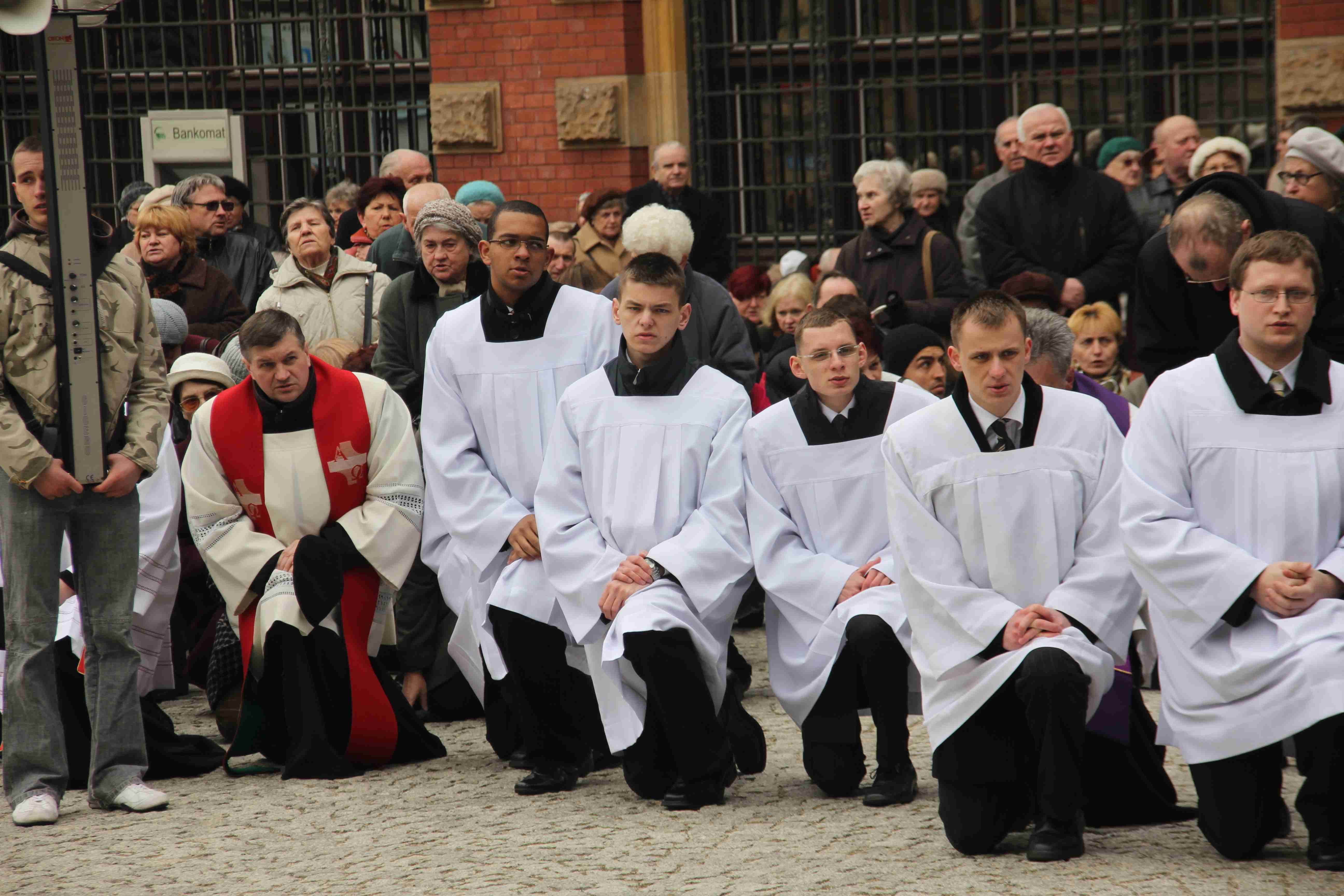 Wielki Piątek. W tym roku bez Drogi Krzyżowej po ulicach Legnicy
