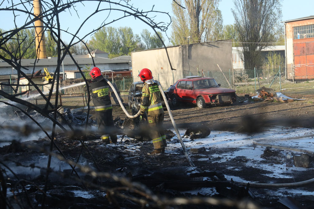 Gęsty, czarny dym unosił się nad Legnicą. Płonęły opony