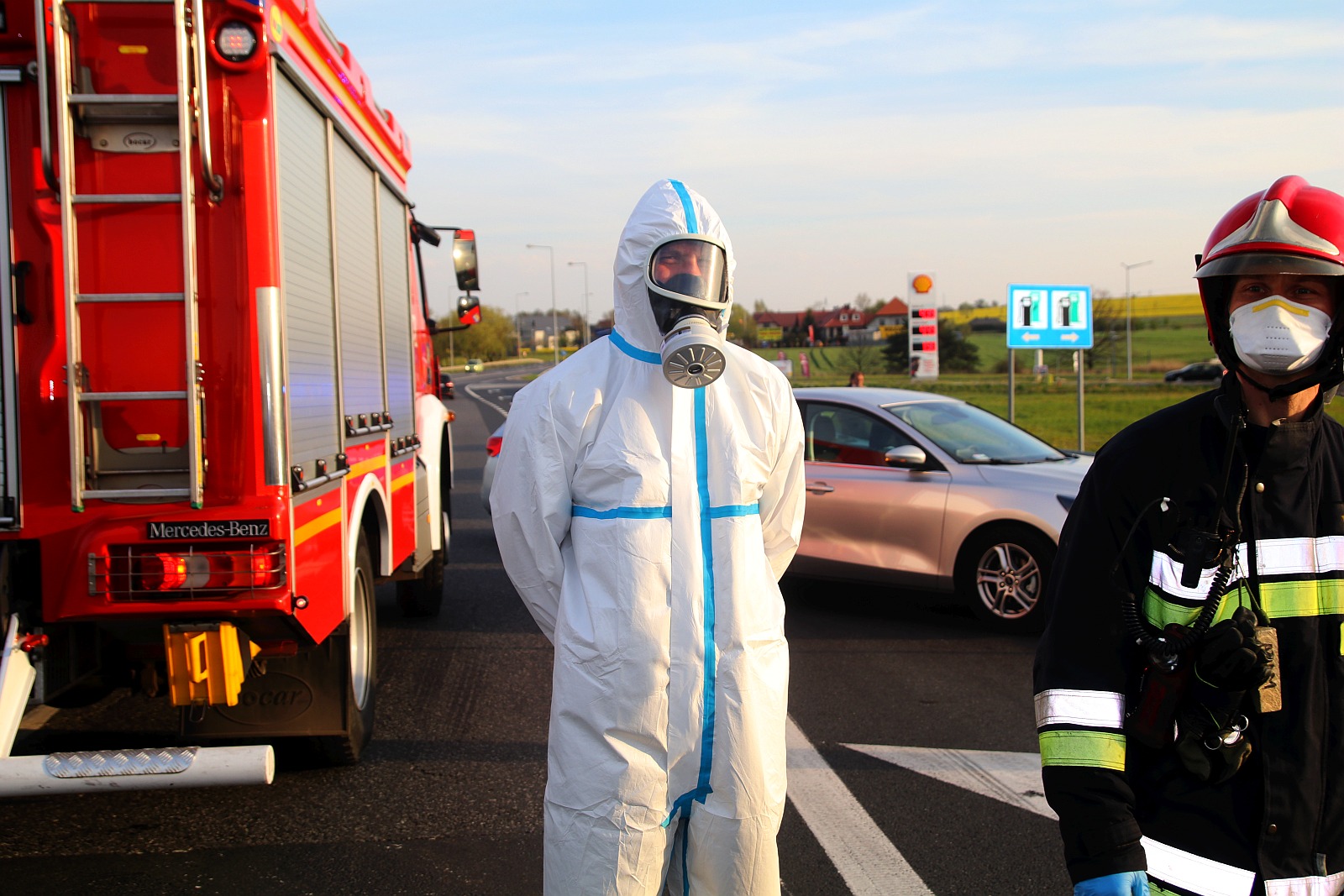 Volkswagen i Ford zderzyły się przy zjeździe na autostradę
