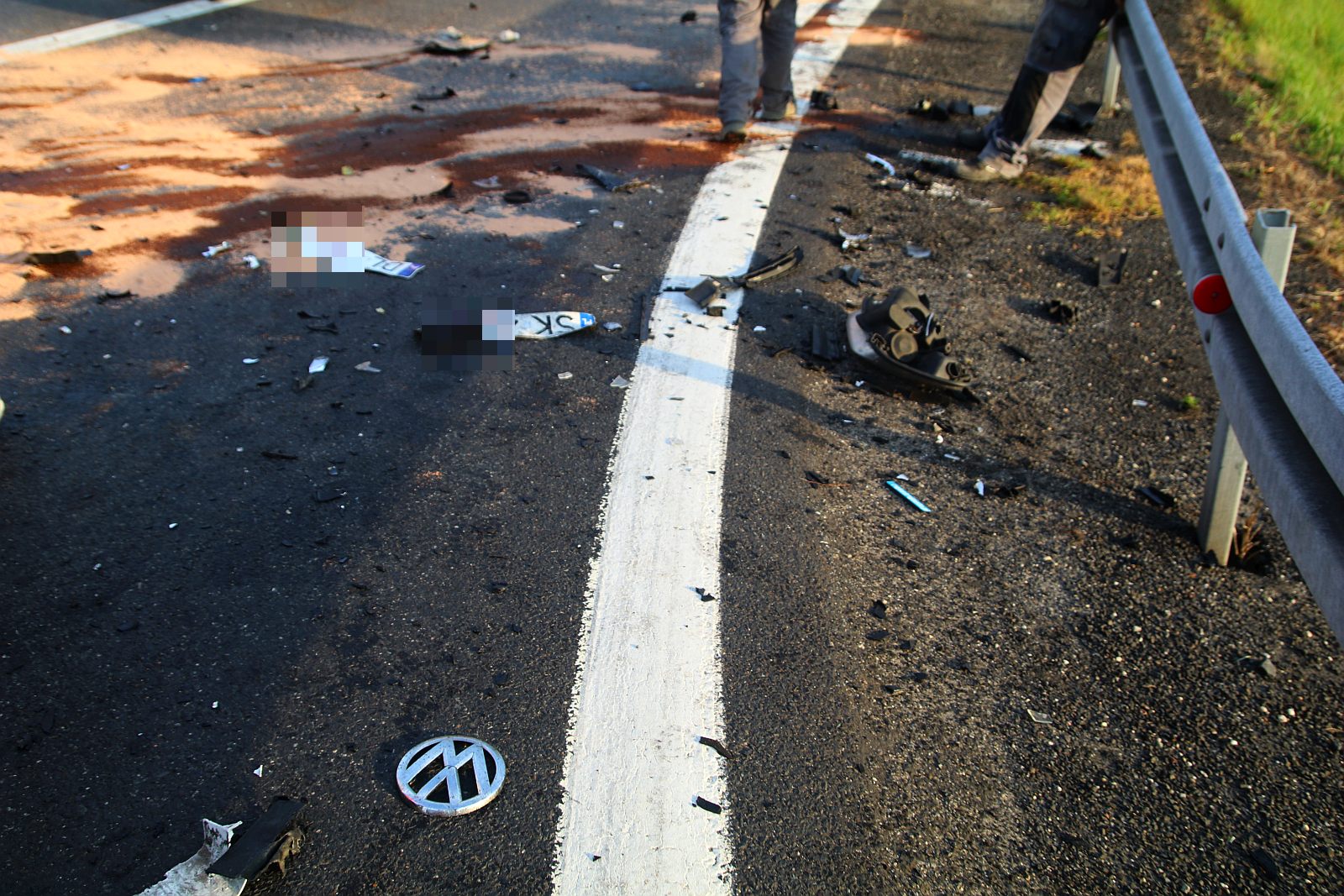 Volkswagen i Ford zderzyły się przy zjeździe na autostradę