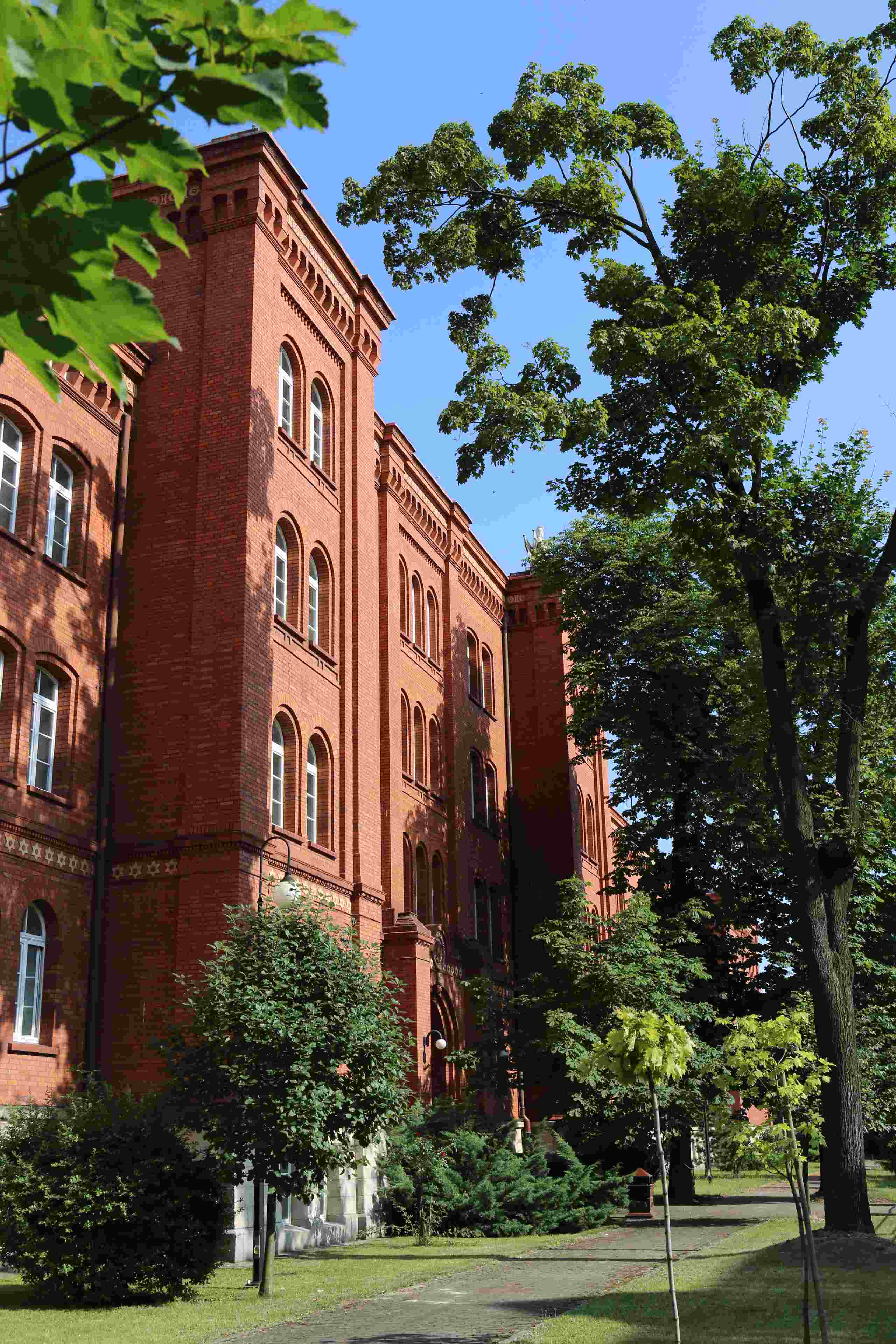 PWSZ im. Witelona zaprasza na wycieczkę po kampusie