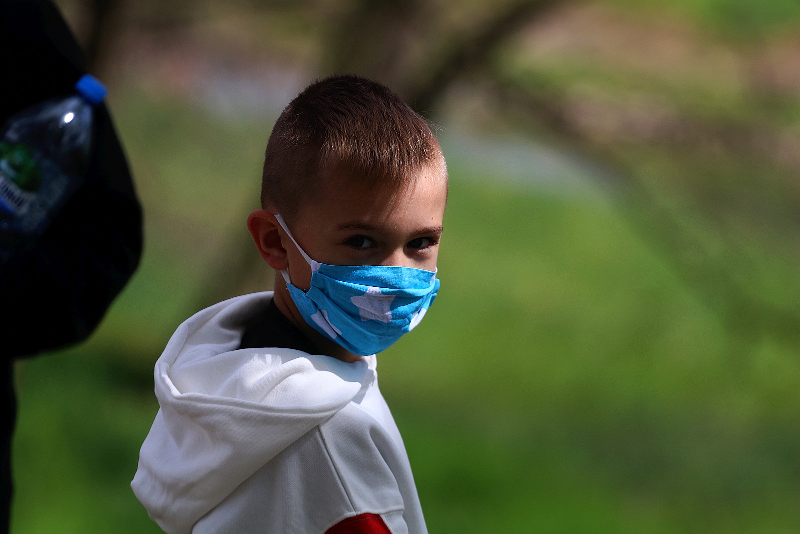 Legniczanie chodzą w maseczkach po ulicach naszego miasta	
